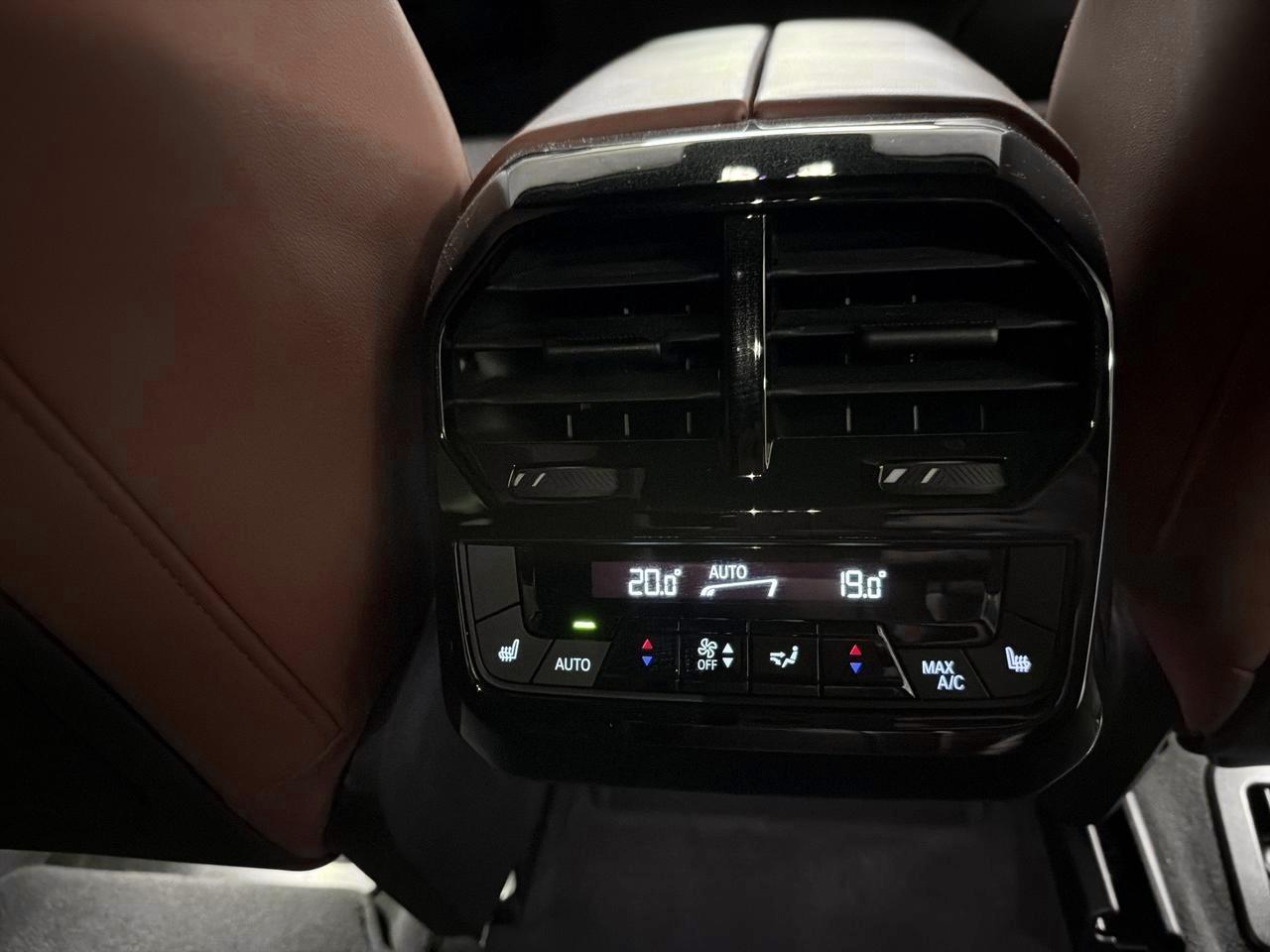 BMW iX xDrive50-image-15