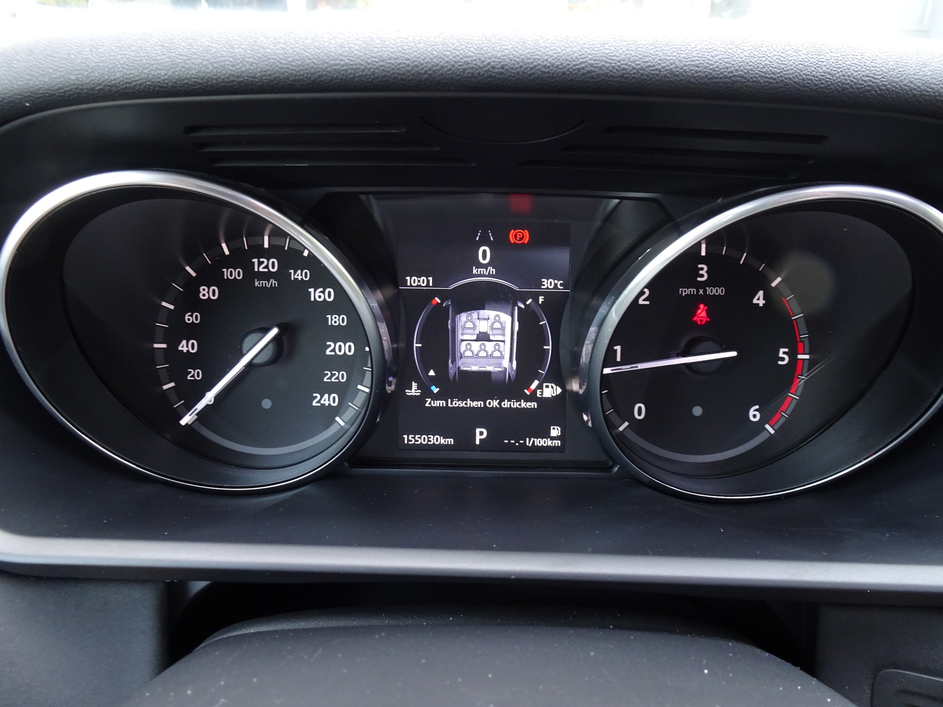 LAND ROVER Discovery 3.0 TD6 HSE Automatic-image-11