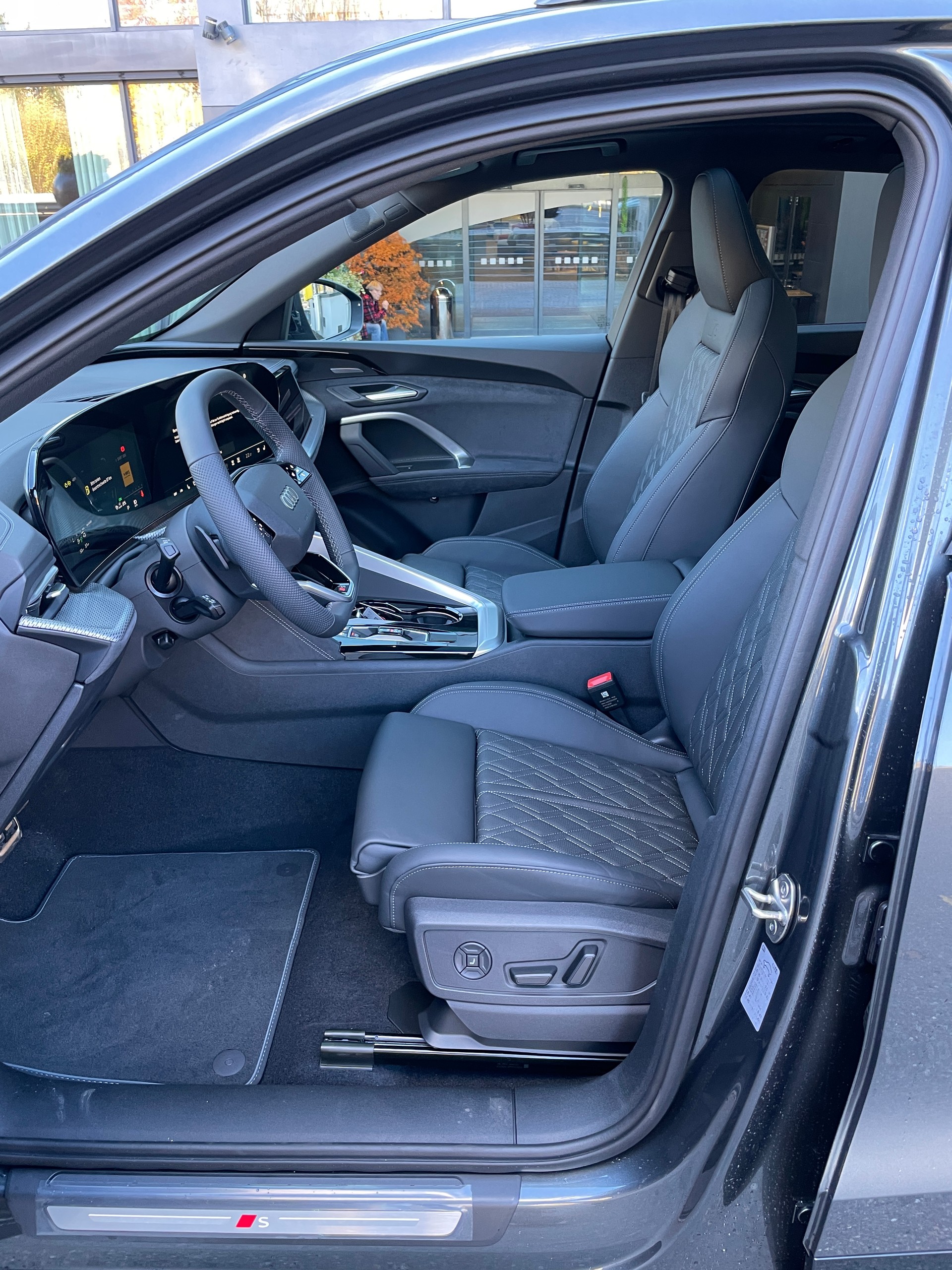 AUDI Q5 Sportback 55 TFSI e PHEV S line quattro S-tronic-image-12