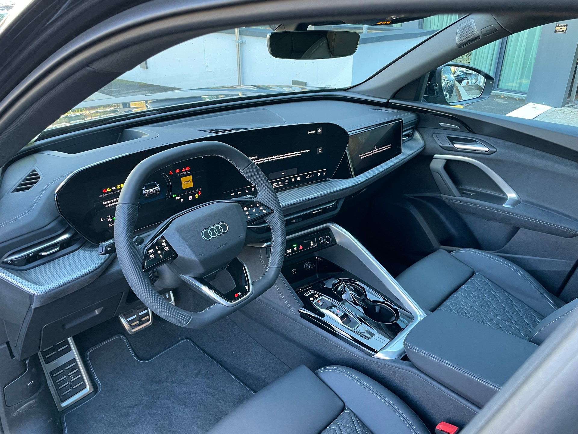 AUDI Q5 Sportback 55 TFSI e PHEV S line quattro S-tronic-image-9