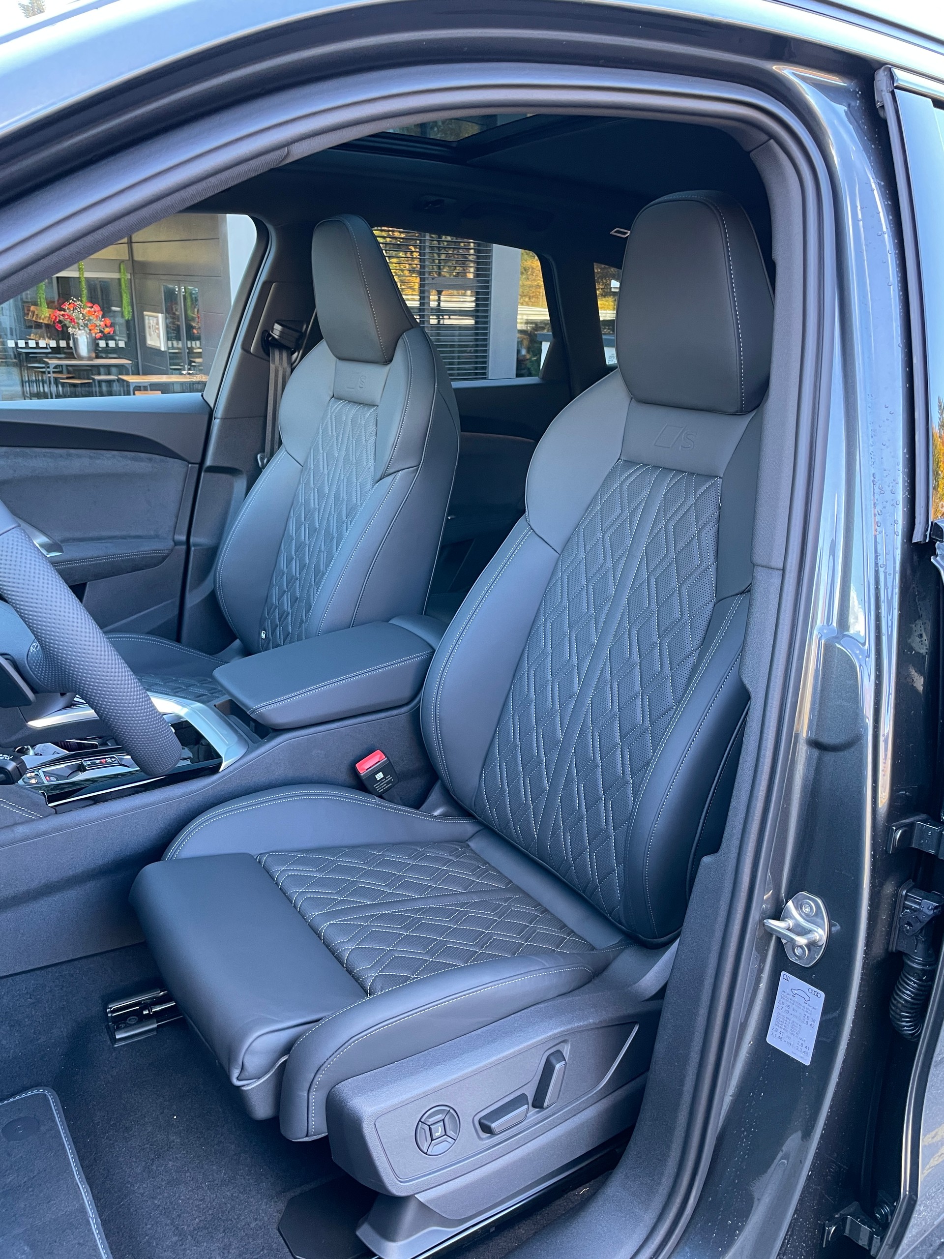 AUDI Q5 Sportback 55 TFSI e PHEV S line quattro S-tronic-image-13