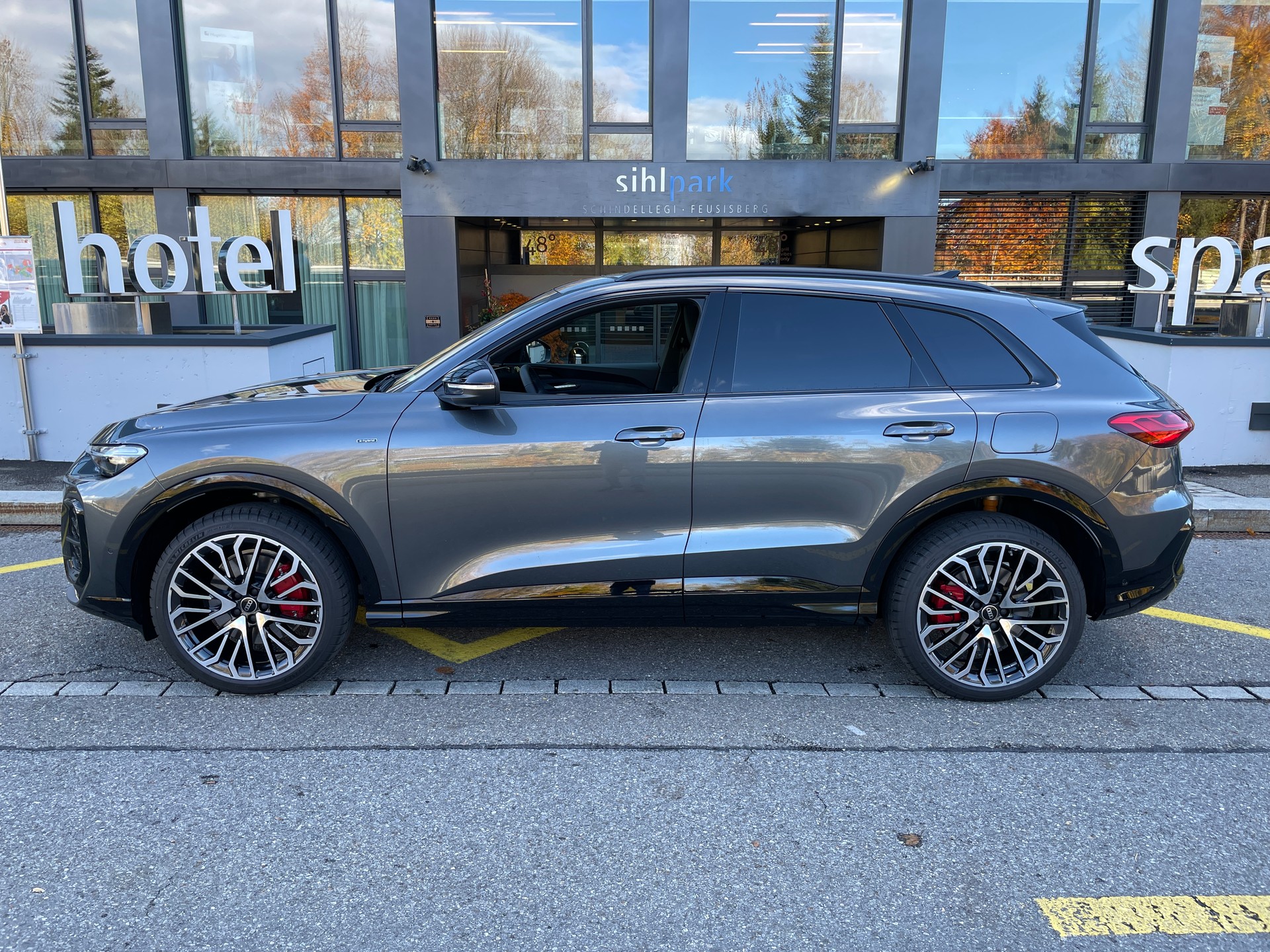 AUDI Q5 Sportback 55 TFSI e PHEV S line quattro S-tronic-image-8