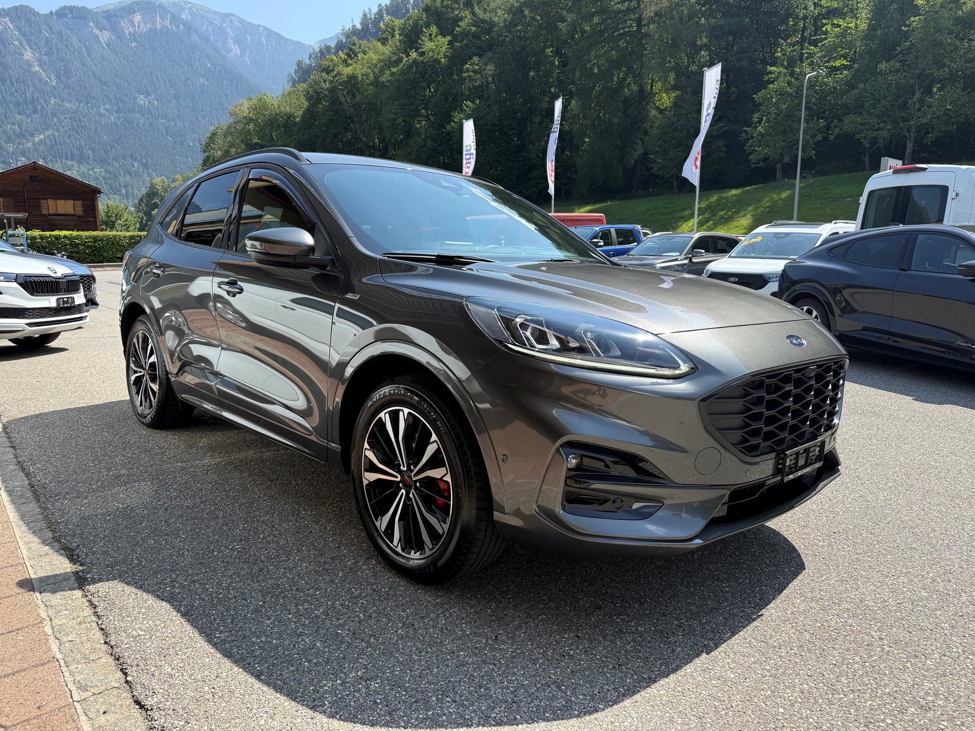 FORD Kuga 2.5 FHEV ST-Line X 4WD-image-2