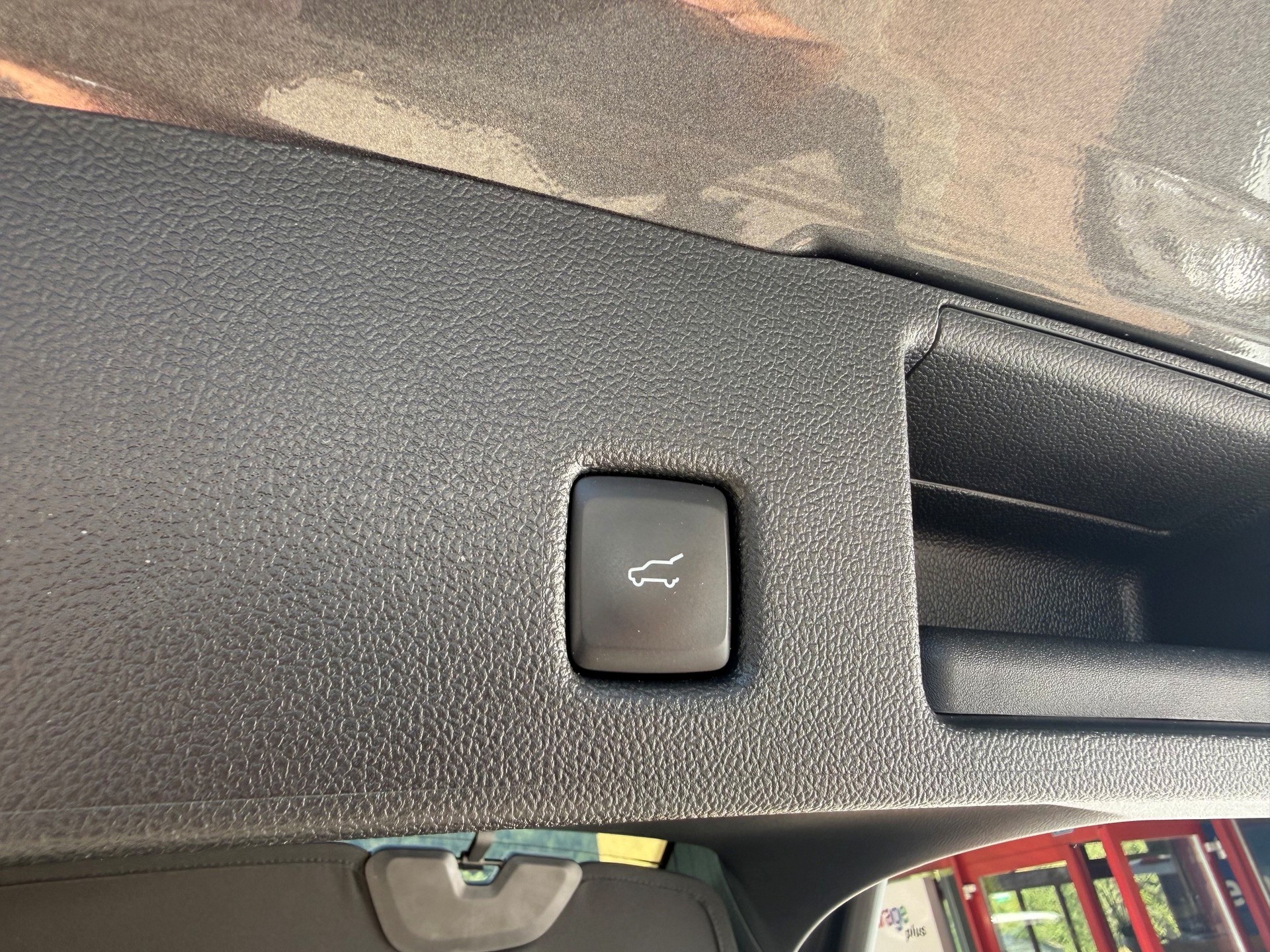 FORD Kuga 2.5 FHEV ST-Line X 4WD-image-11