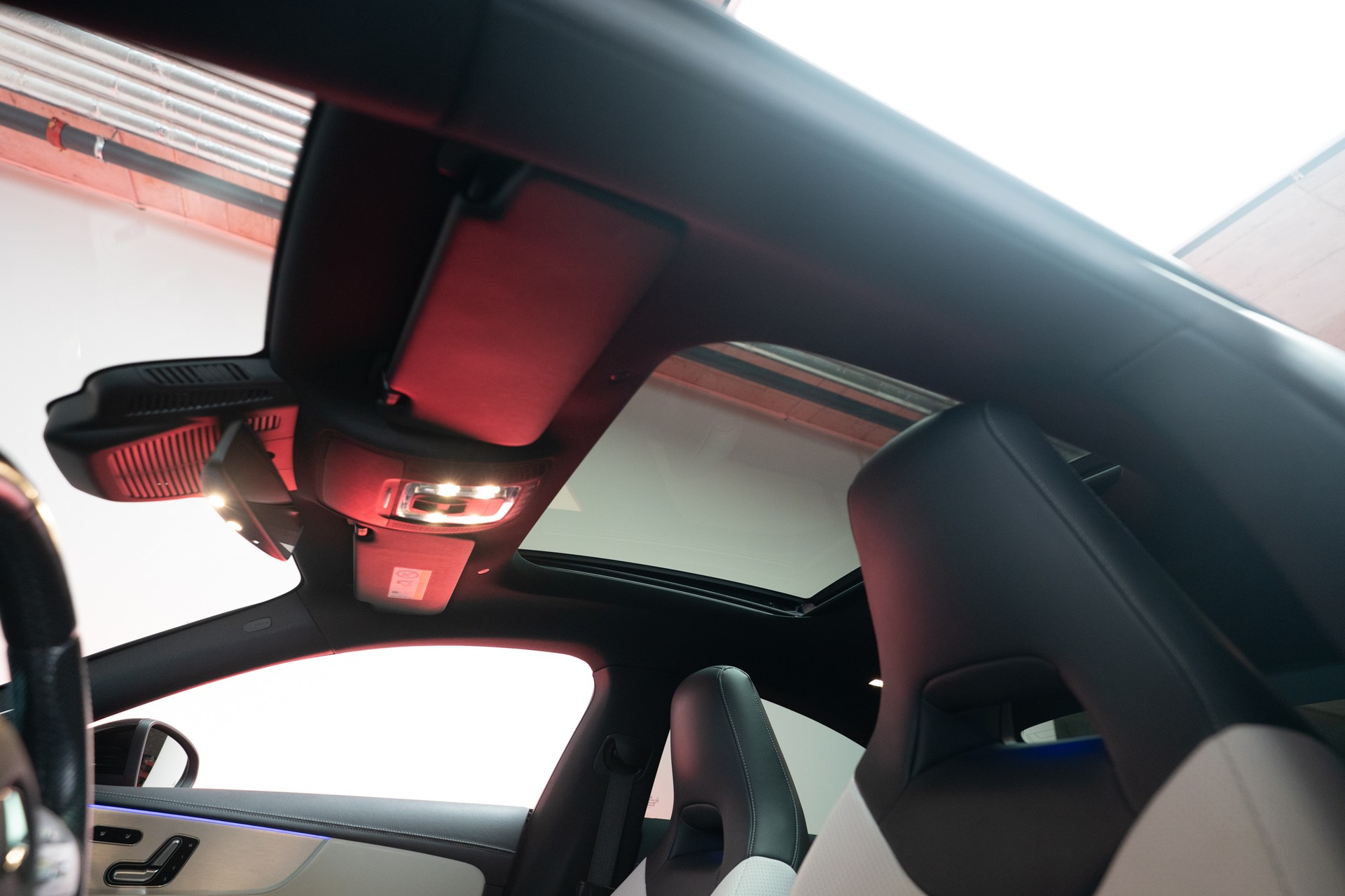 MERCEDES-BENZ CLA 35 AMG 4matic / CH-Fahrzeug / Panorama / 360°Kamera-image-9