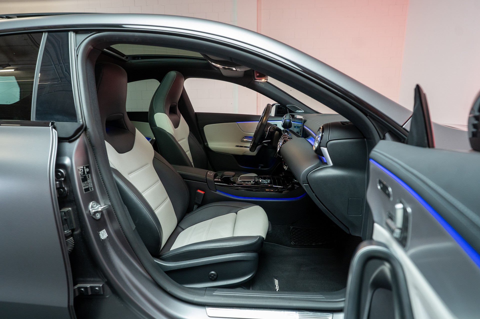 MERCEDES-BENZ CLA 35 AMG 4matic / CH-Fahrzeug / Panorama / 360°Kamera-image-15