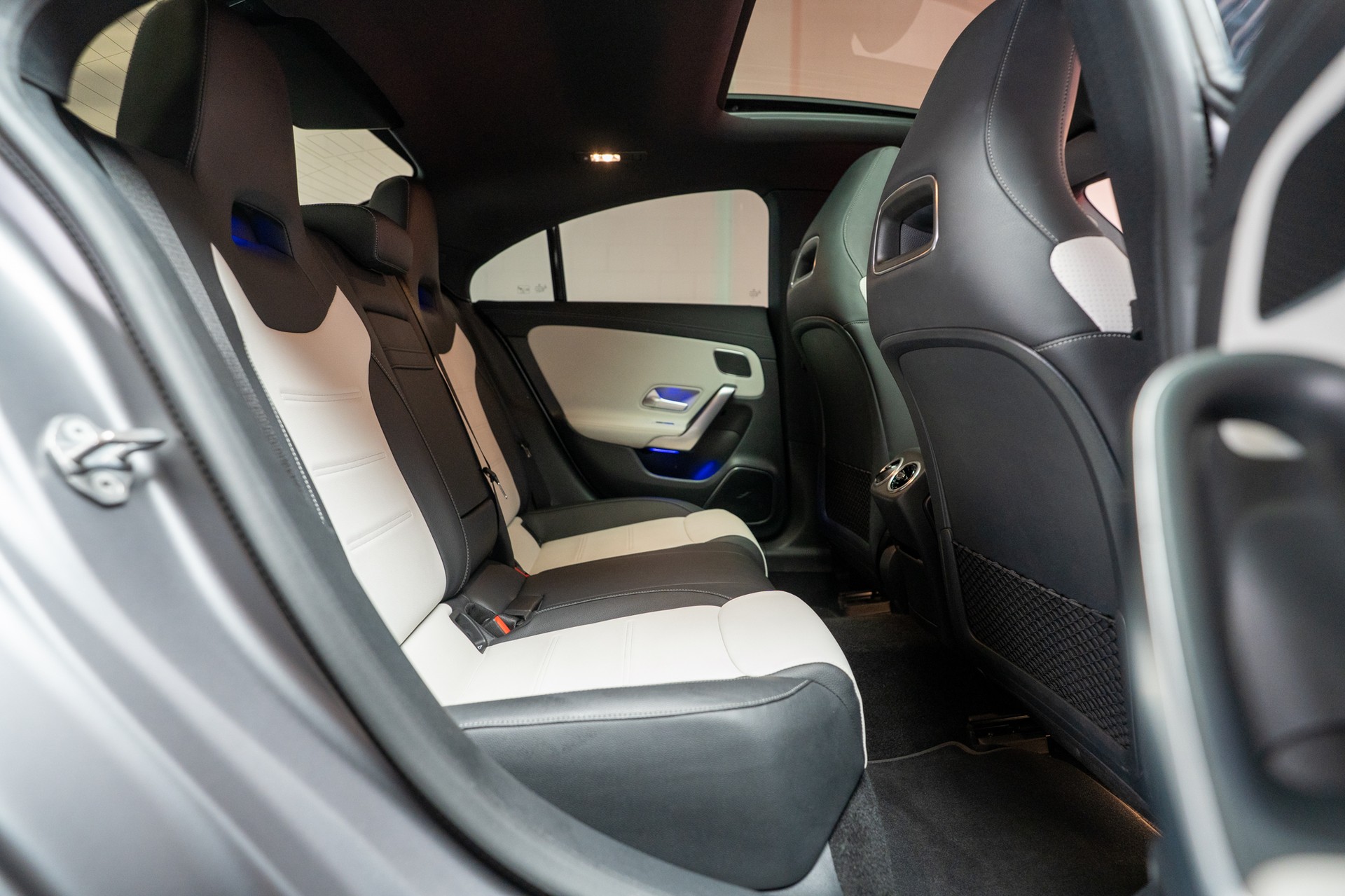 MERCEDES-BENZ CLA 35 AMG 4matic / CH-Fahrzeug / Panorama / 360°Kamera-image-14