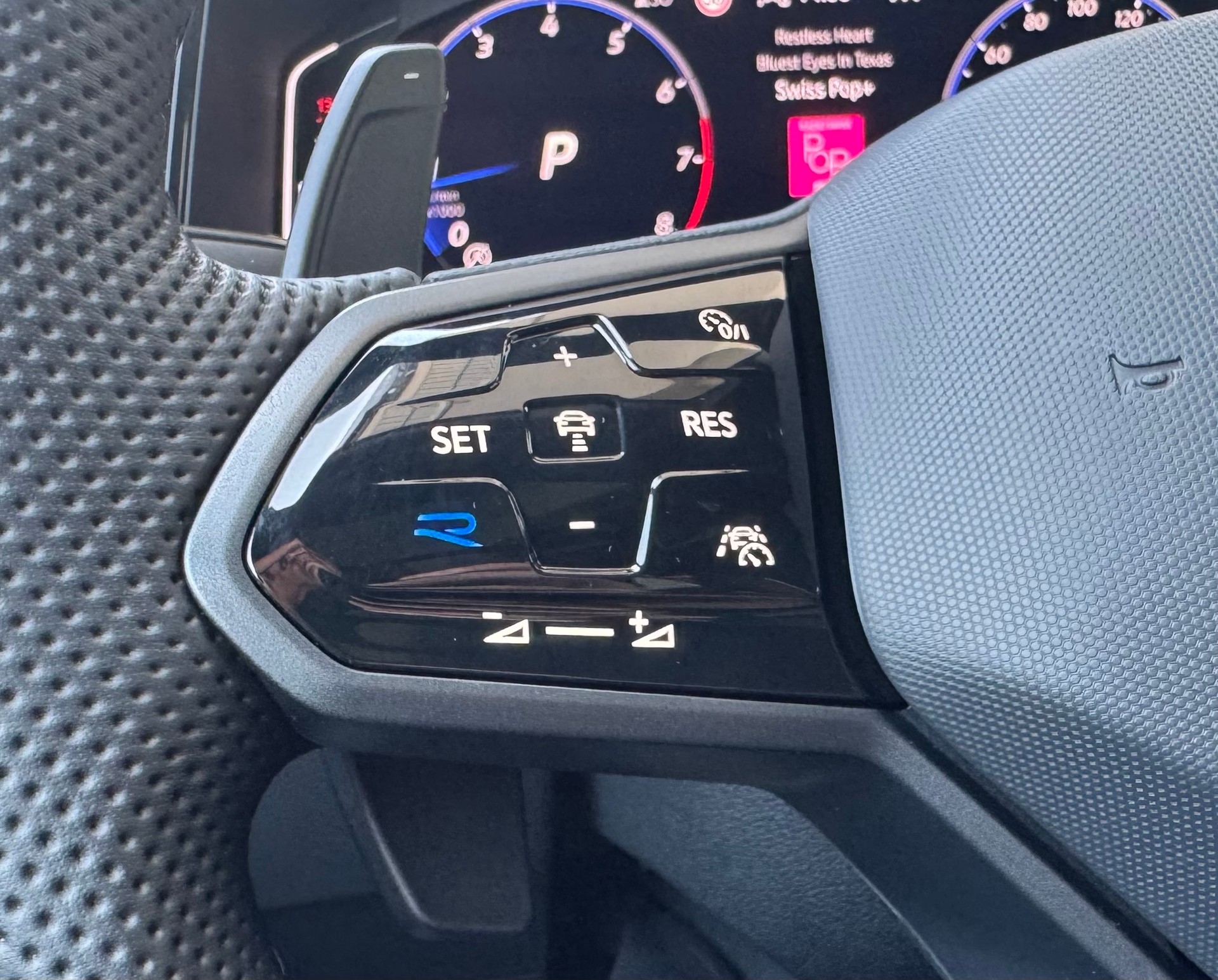 VW T-Roc 2.0 TSI R DSG 4Motion-image-14