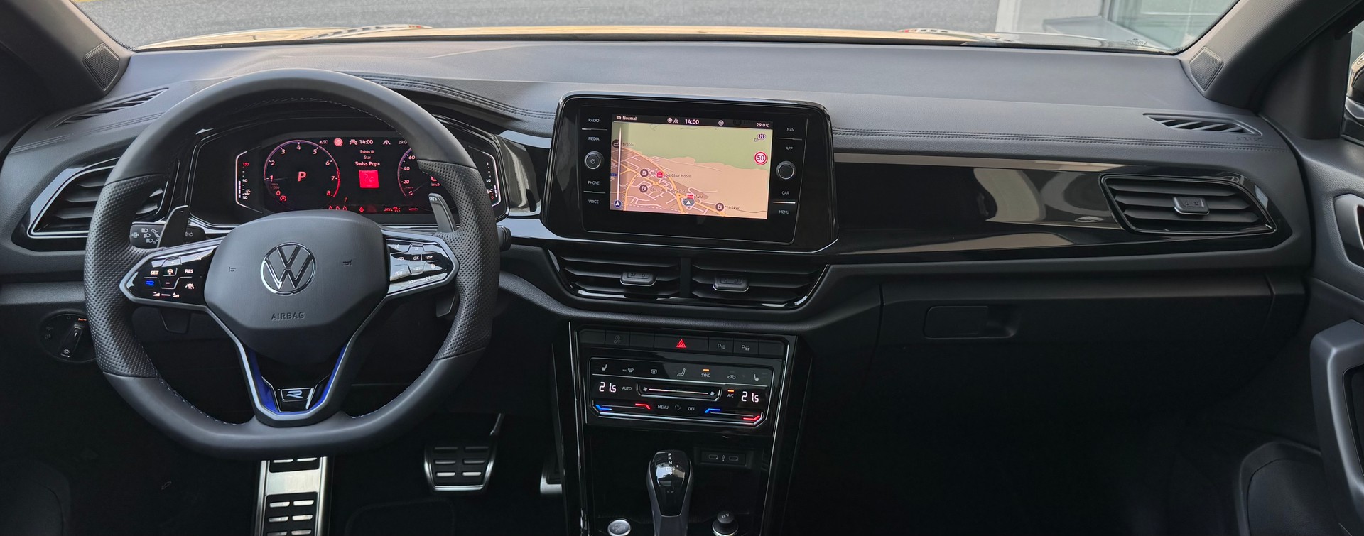 VW T-Roc 2.0 TSI R DSG 4Motion-image-12