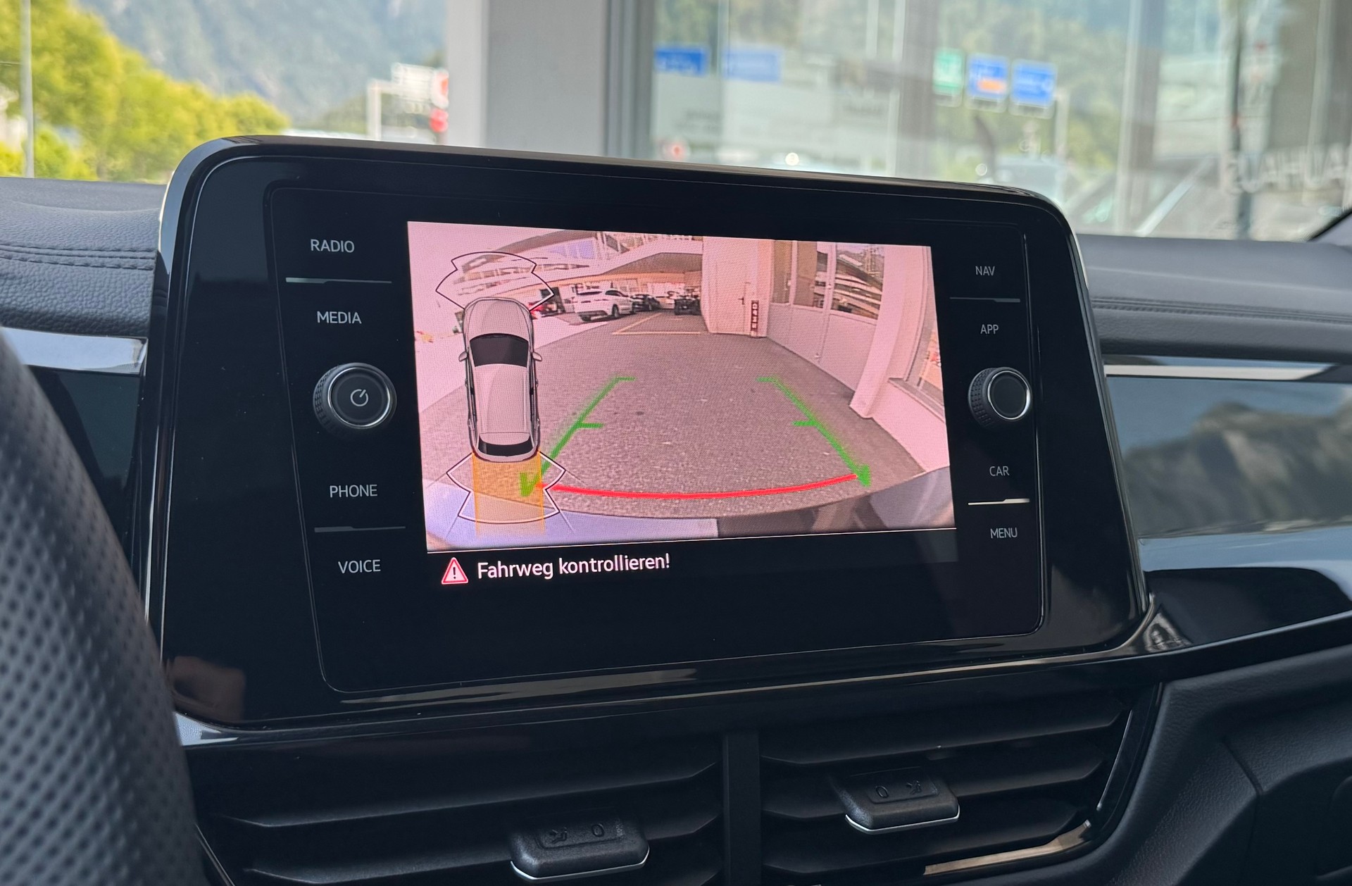 VW T-Roc 2.0 TSI R DSG 4Motion-image-16