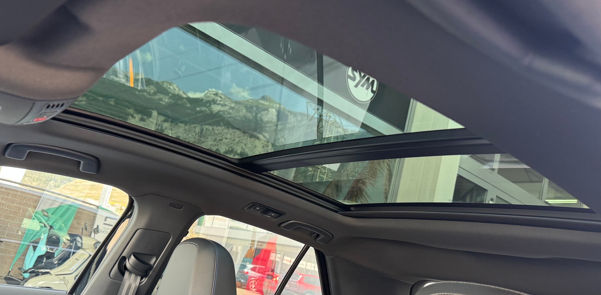 VW T-Roc 2.0 TSI R DSG 4Motion-image-9