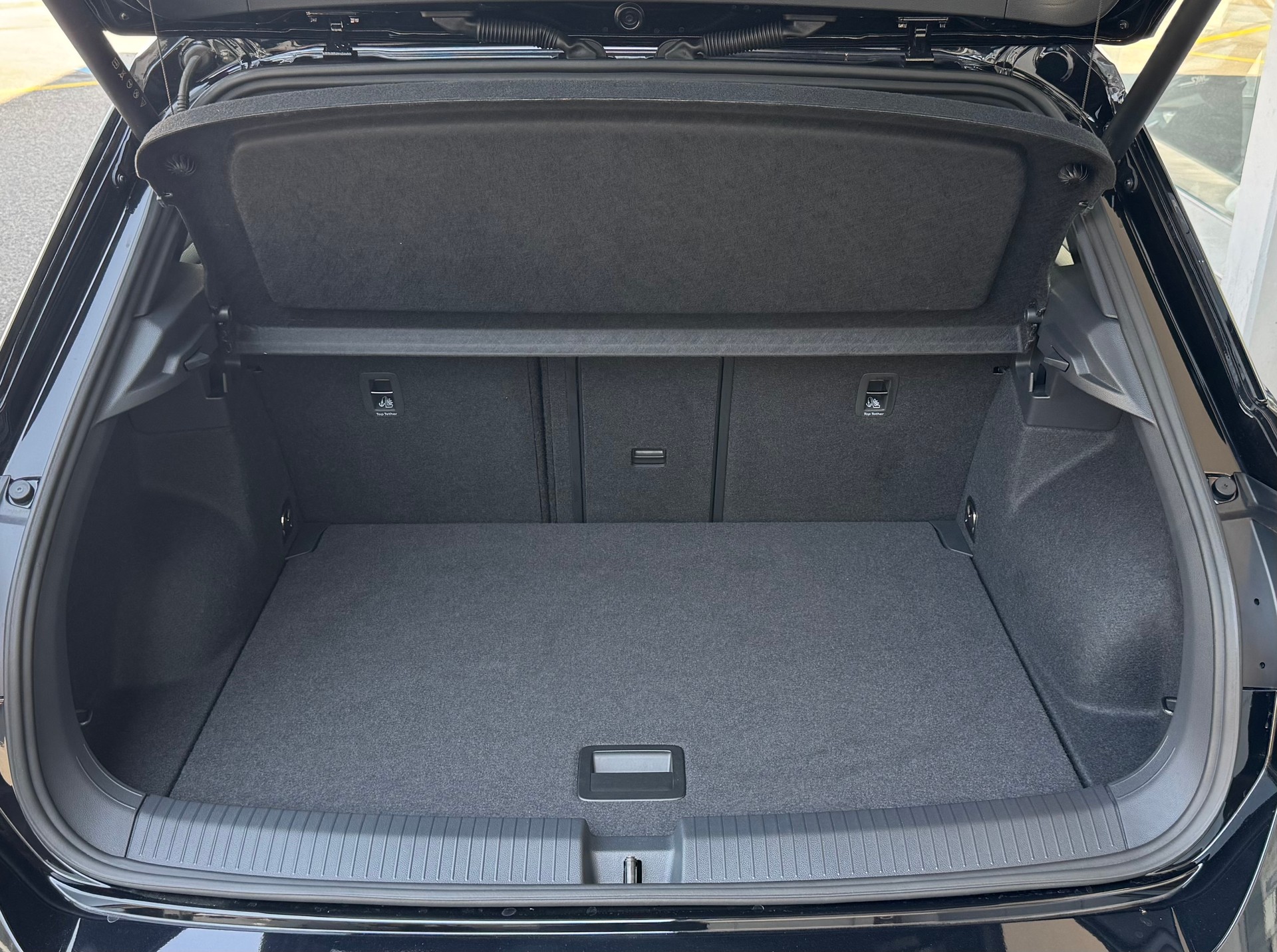 VW T-Roc 2.0 TSI R DSG 4Motion-image-11