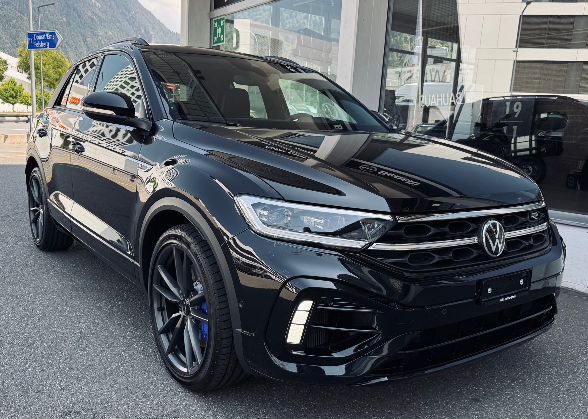VW T-Roc 2.0 TSI R DSG 4Motion-image-0