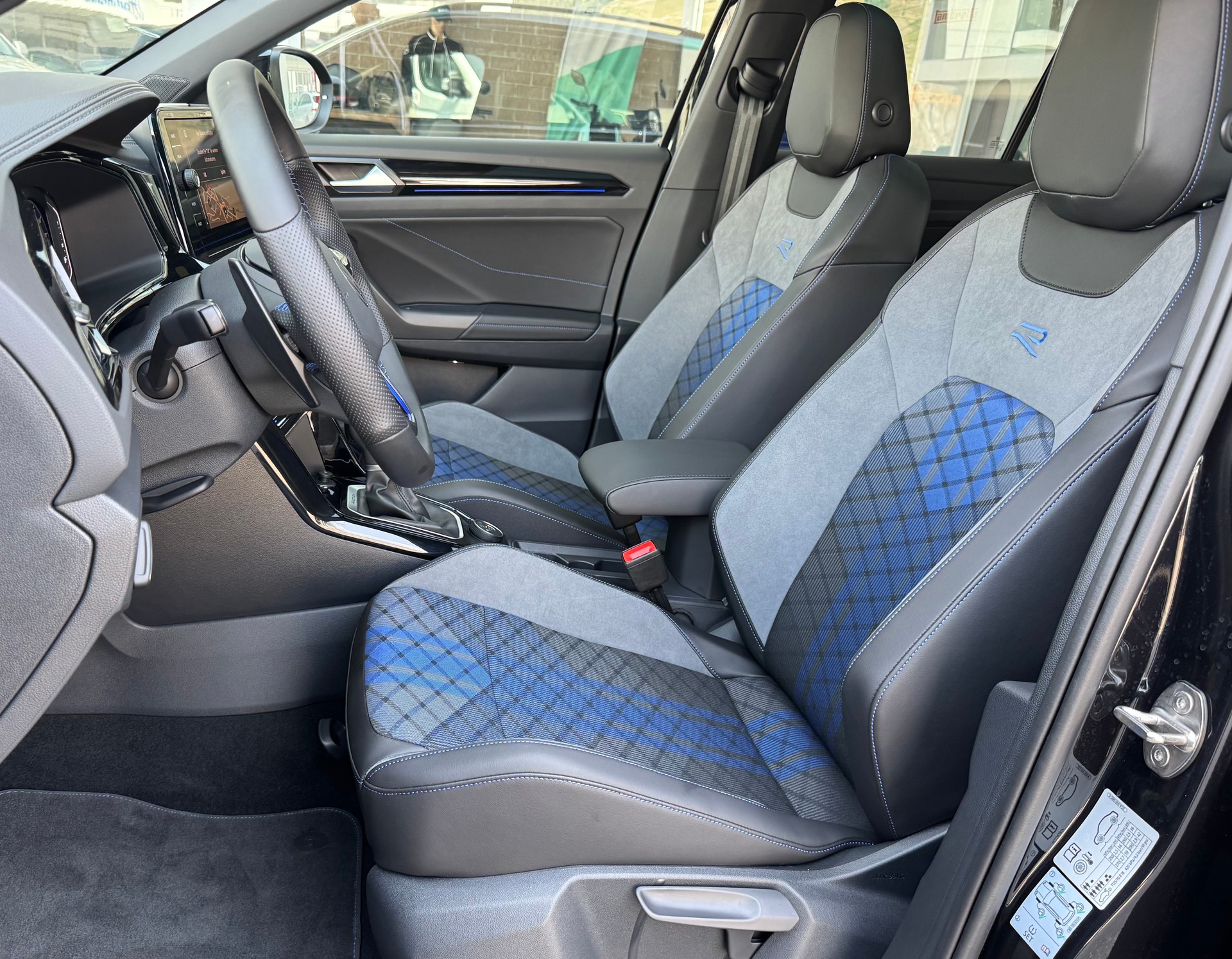 VW T-Roc 2.0 TSI R DSG 4Motion-image-7