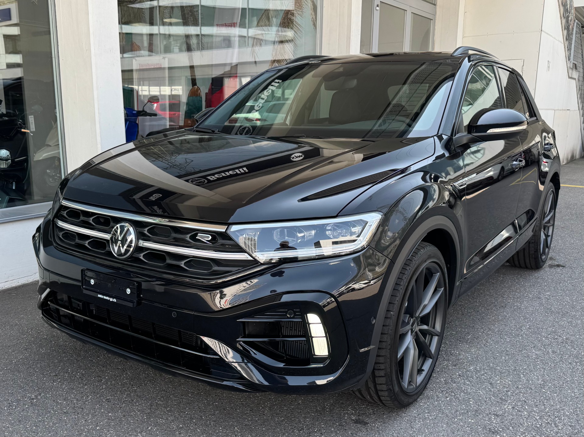 VW T-Roc 2.0 TSI R DSG 4Motion-image-5