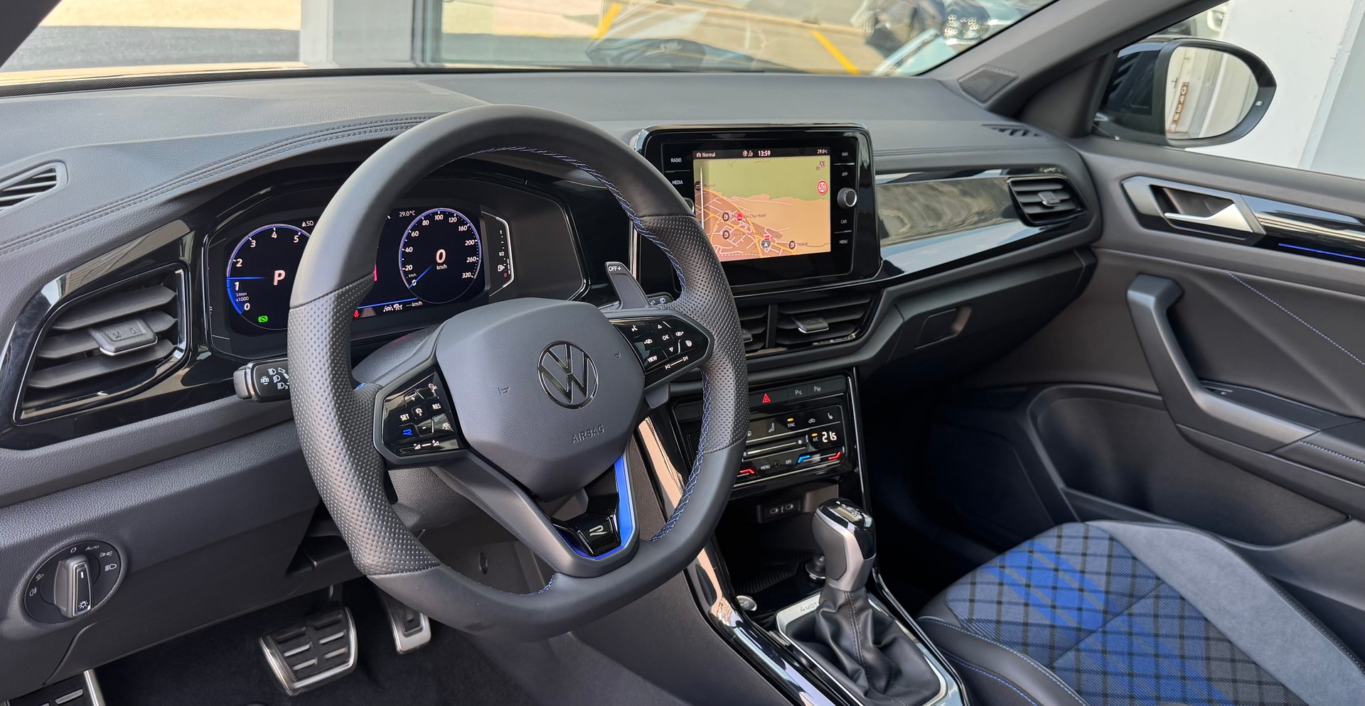 VW T-Roc 2.0 TSI R DSG 4Motion-image-6