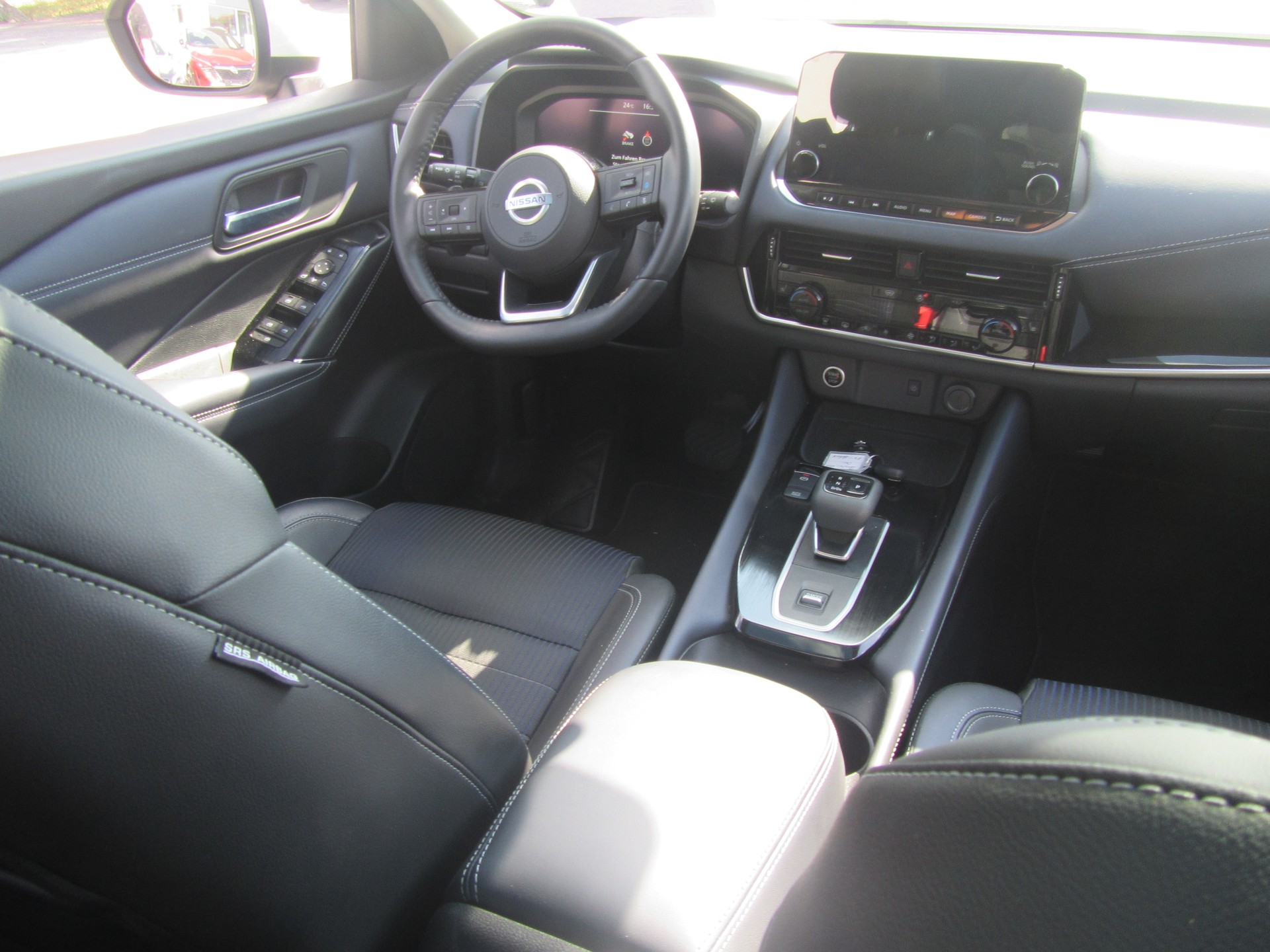 NISSAN Qashqai 1.3 DIG-T MHEV Premiere Edition Xtronic-image-4