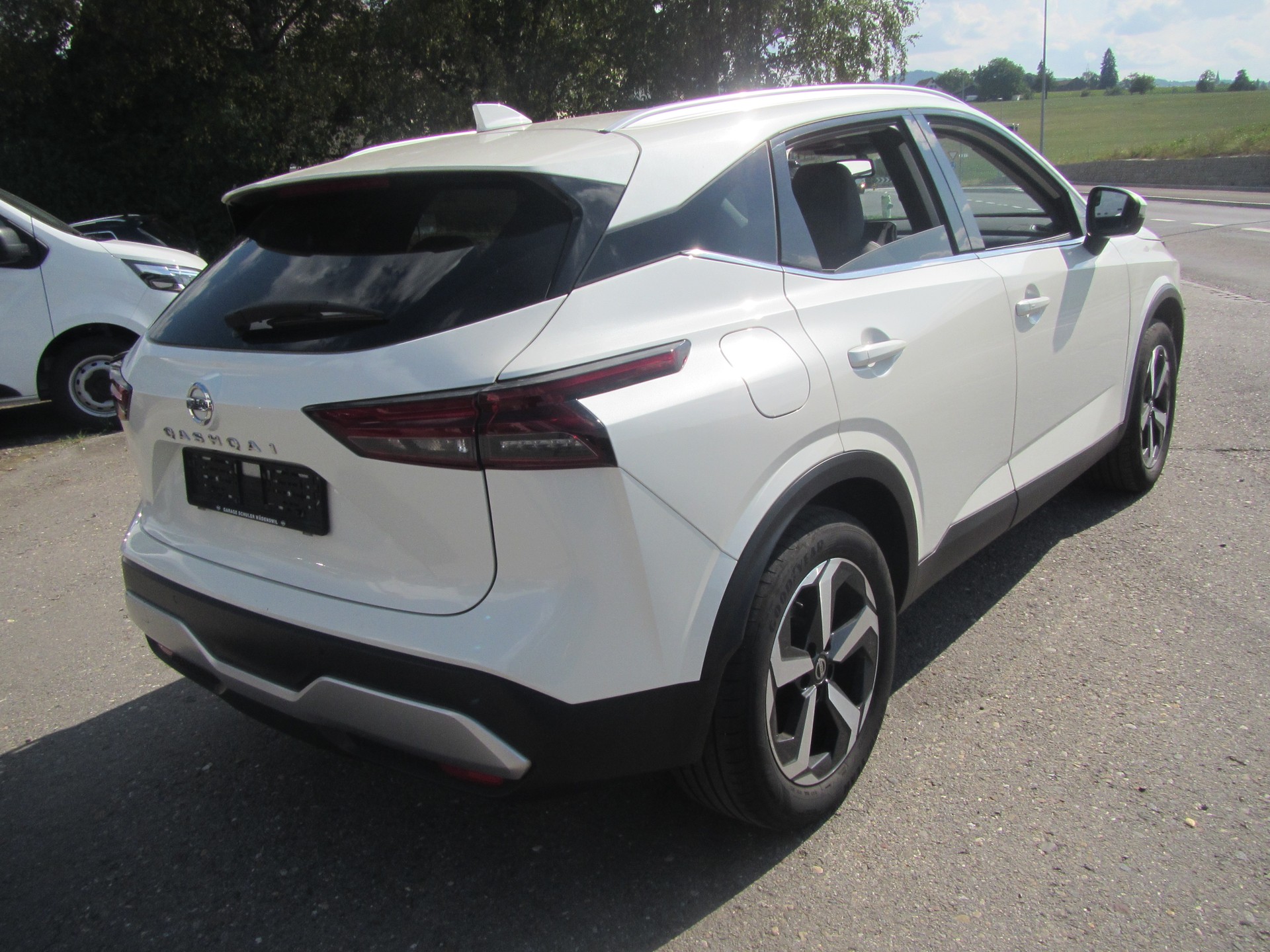 NISSAN Qashqai 1.3 DIG-T MHEV Premiere Edition Xtronic-image-2