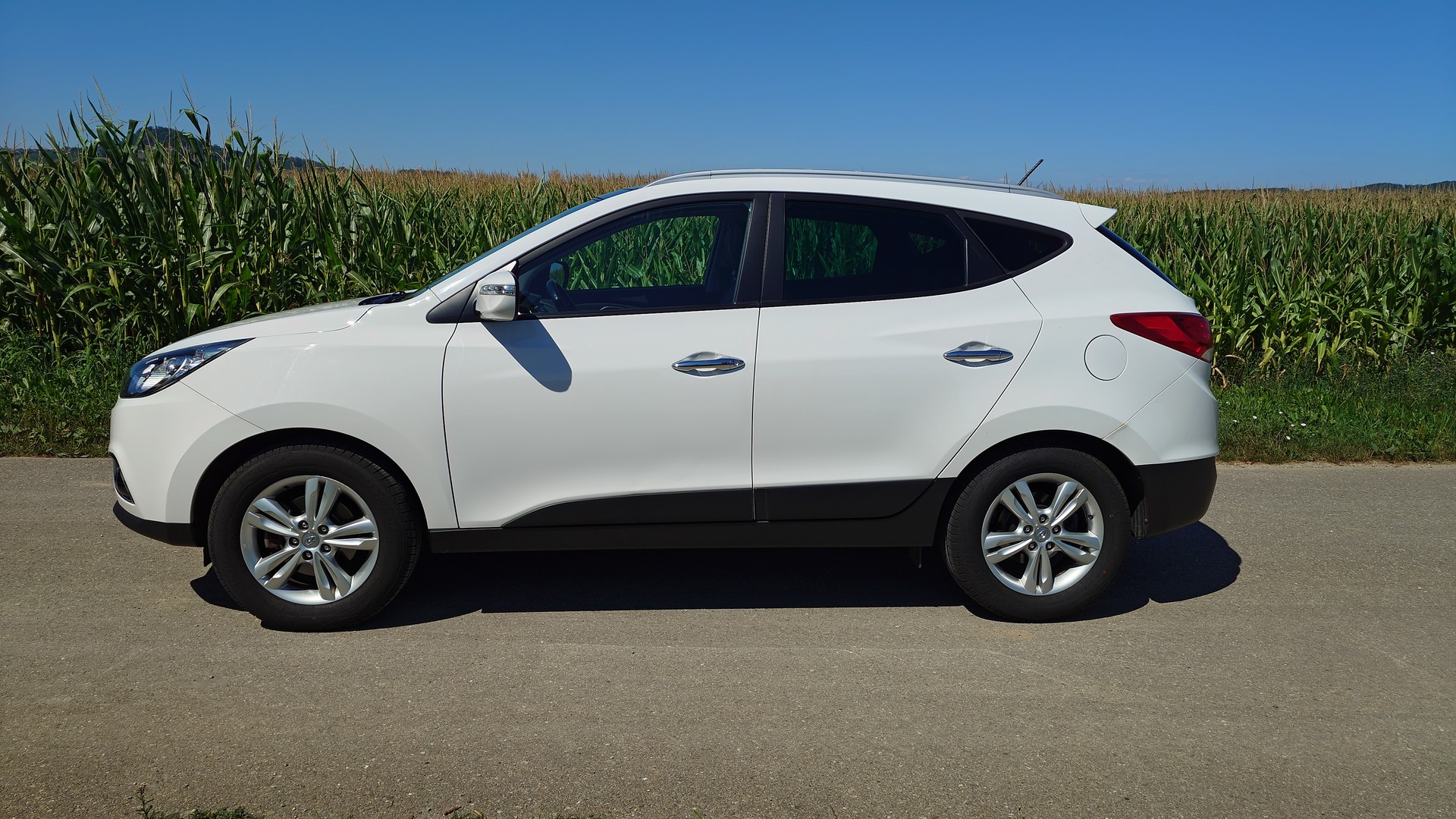 HYUNDAI iX 35 2.0 CRDi Premium 4WD Automatic-image-1