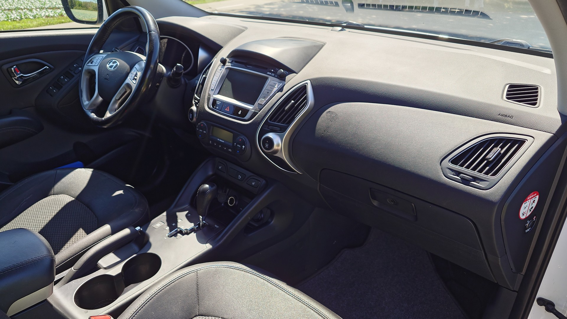 HYUNDAI iX 35 2.0 CRDi Premium 4WD Automatic-image-10