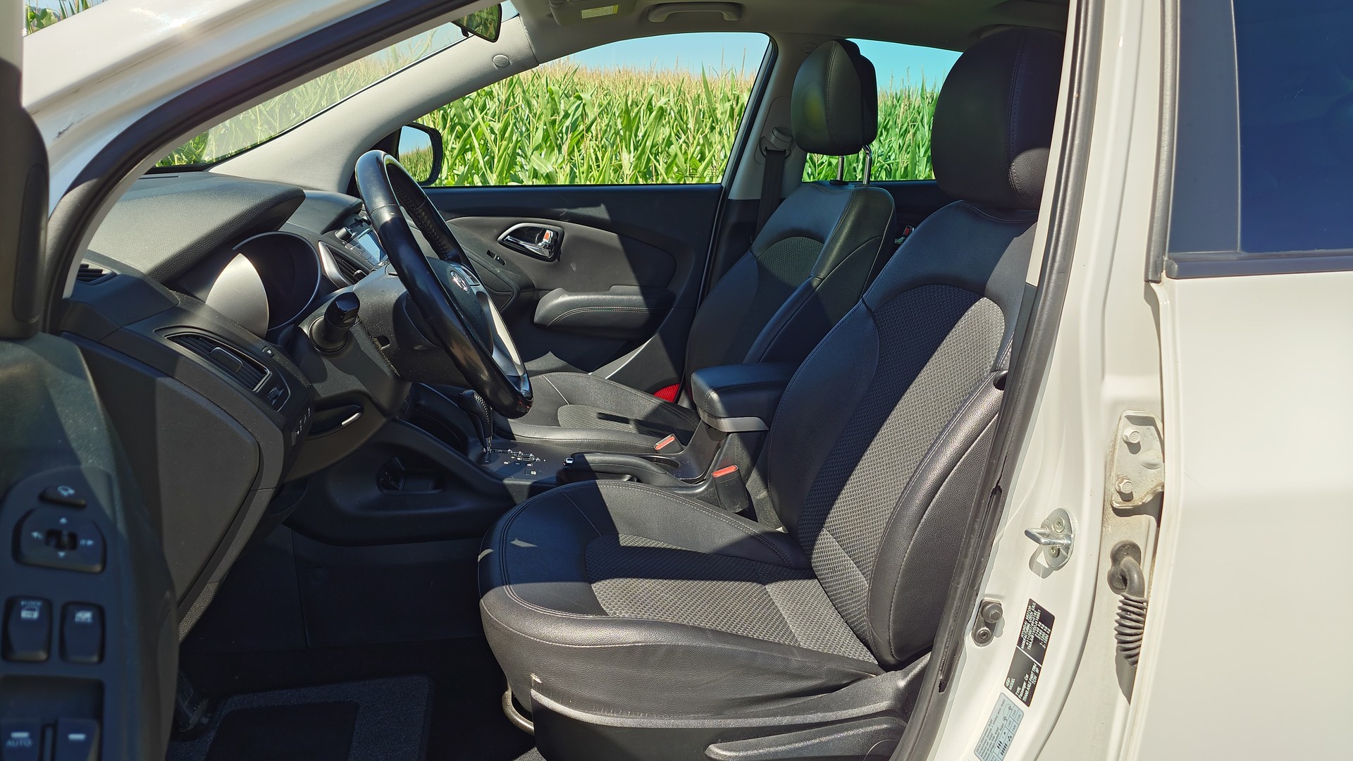 HYUNDAI iX 35 2.0 CRDi Premium 4WD Automatic-image-11