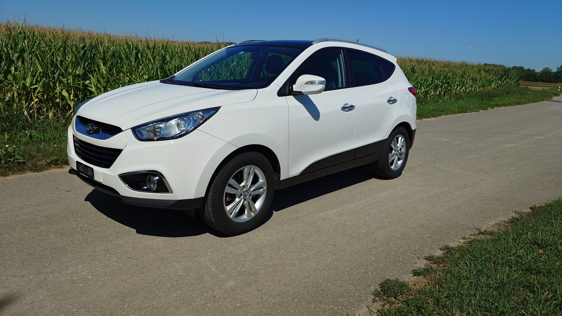 HYUNDAI iX 35 2.0 CRDi Premium 4WD Automatic-image-0