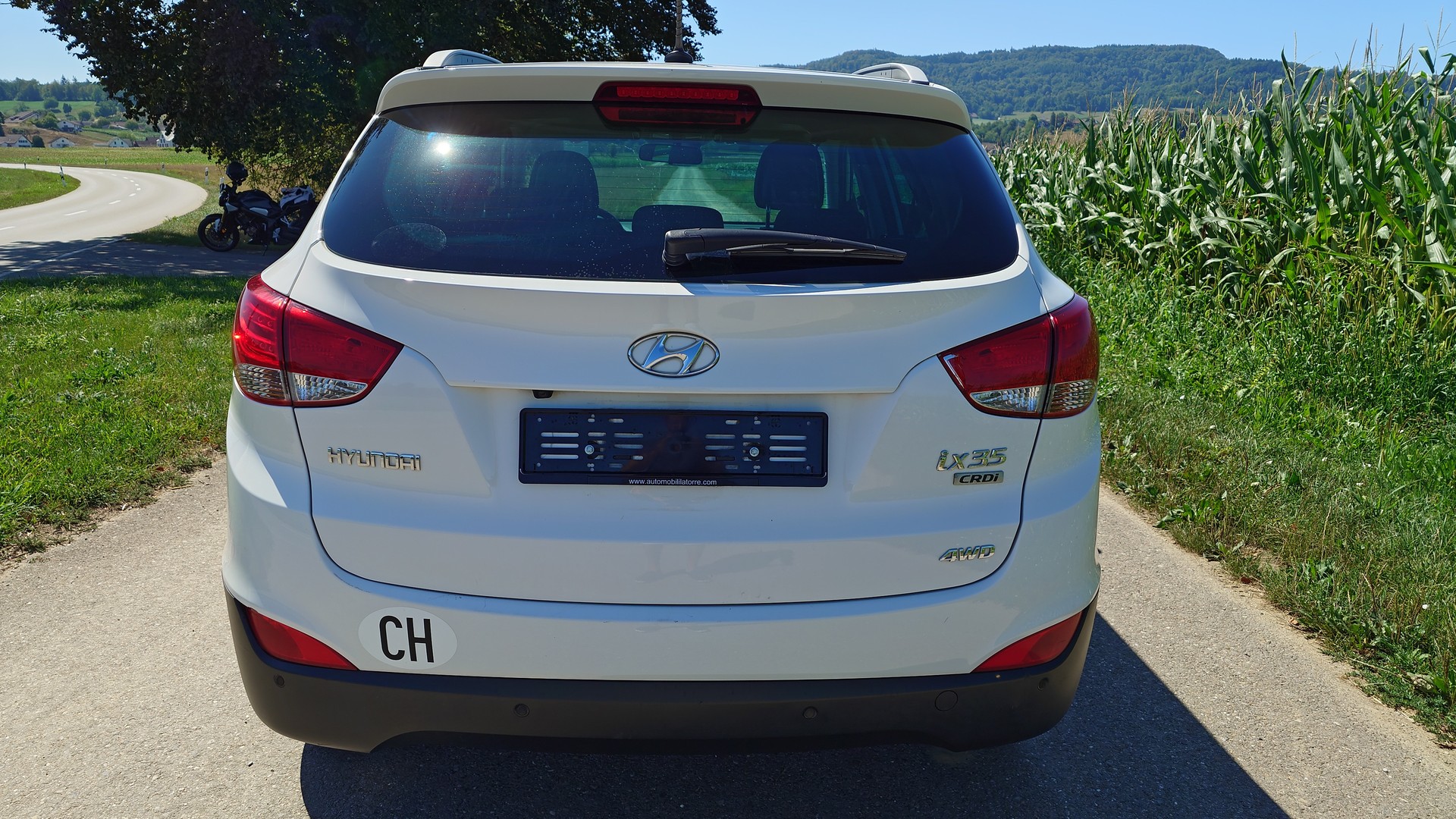 HYUNDAI iX 35 2.0 CRDi Premium 4WD Automatic-image-3