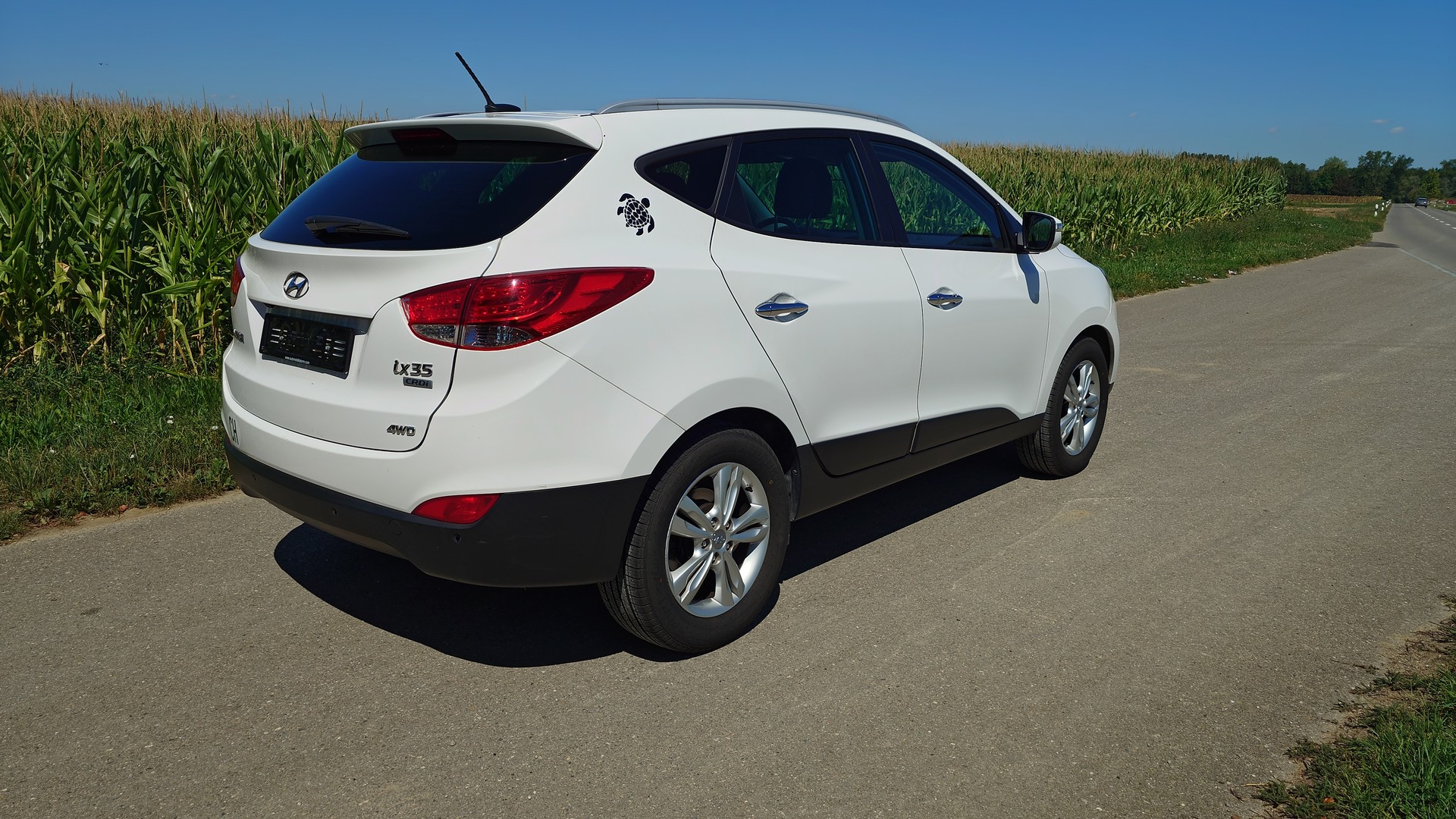 HYUNDAI iX 35 2.0 CRDi Premium 4WD Automatic-image-5