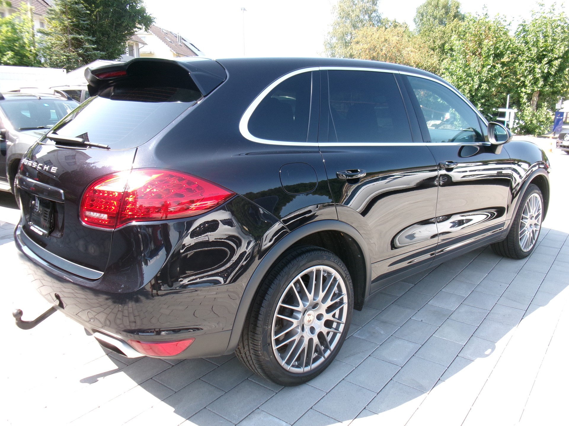 PORSCHE Cayenne S-image-9