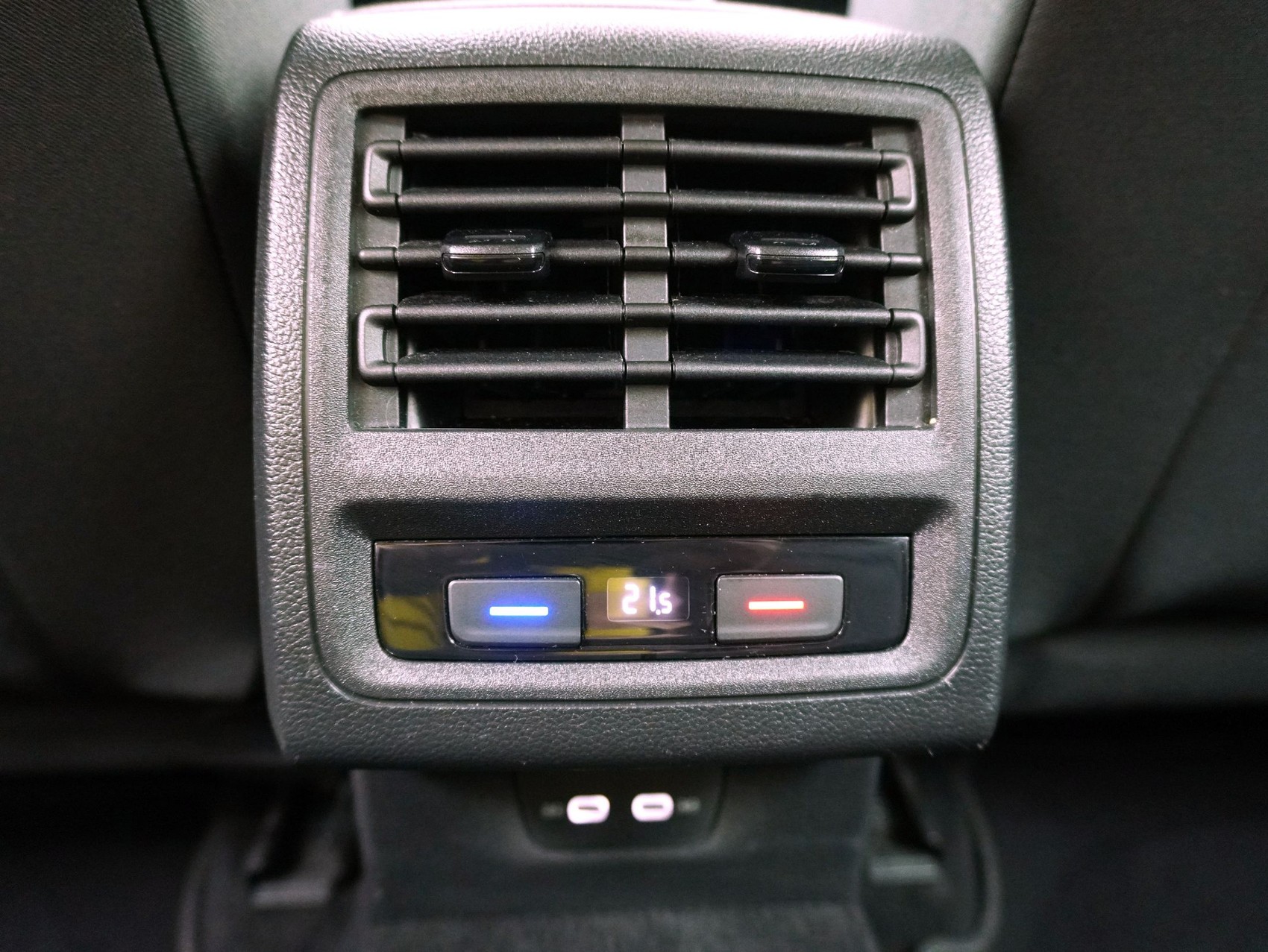 VW Golf 8 1.5 eTSI DSG Style-image-11
