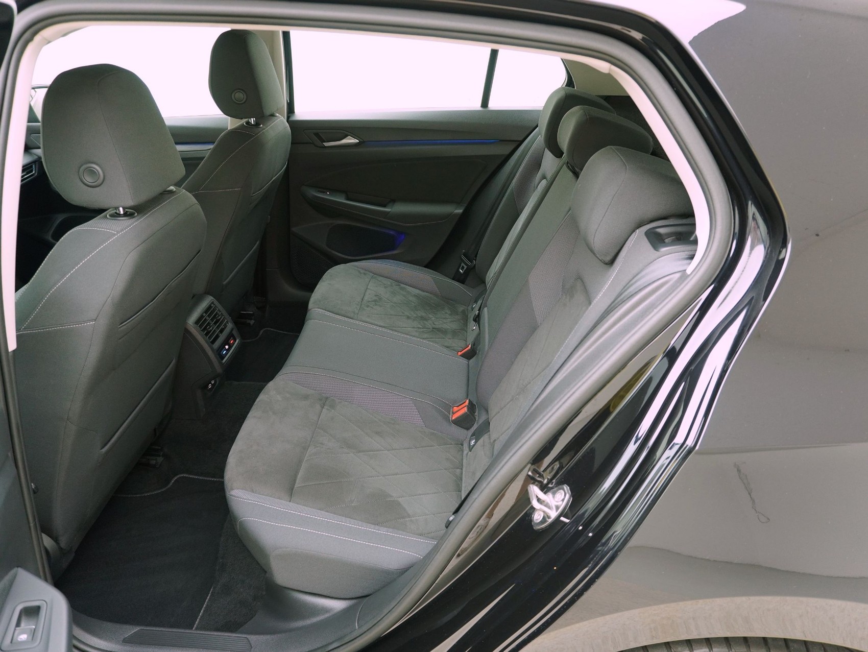 VW Golf 8 1.5 eTSI DSG Style-image-10