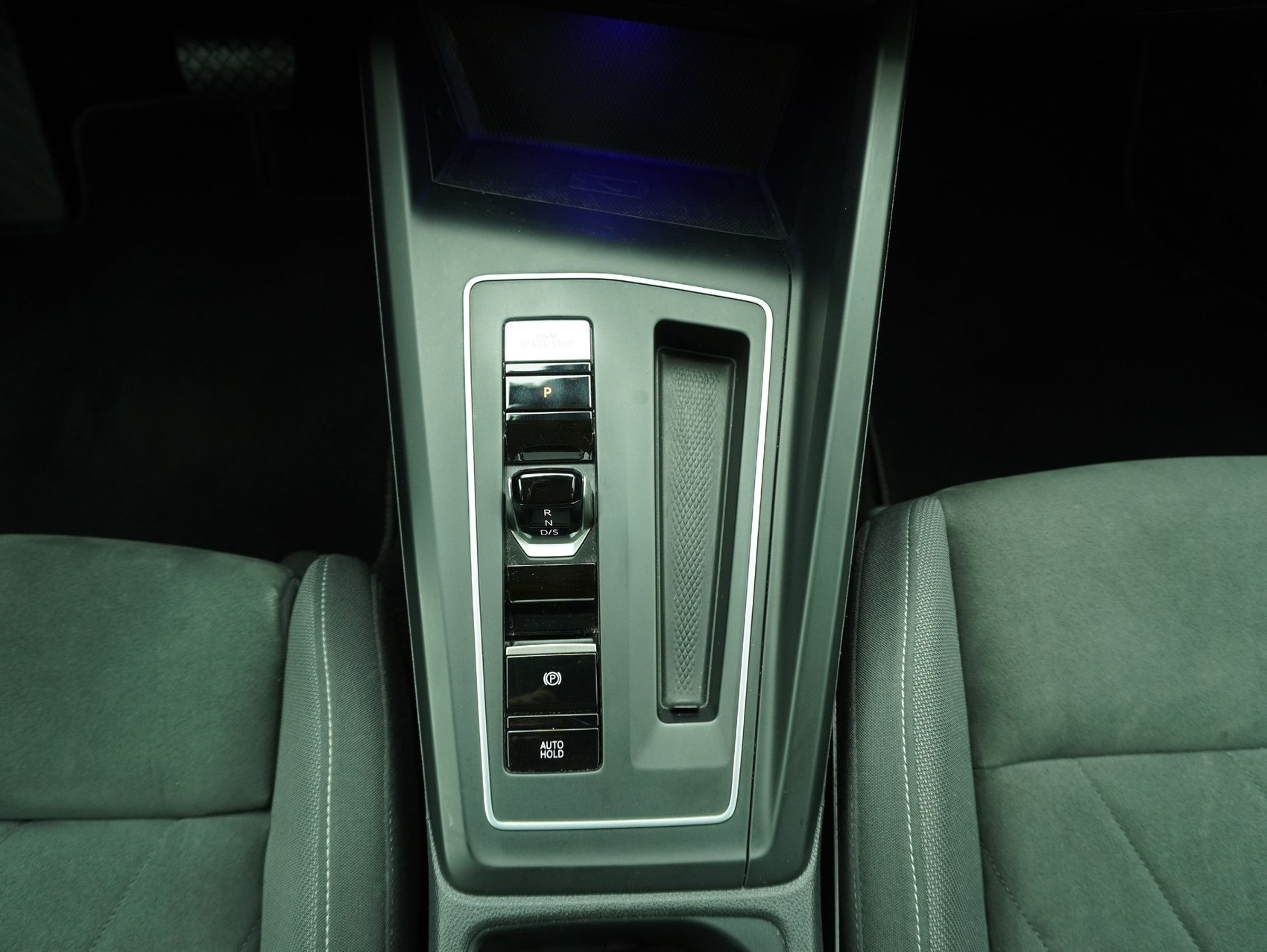 VW Golf 8 1.5 eTSI DSG Style-image-14
