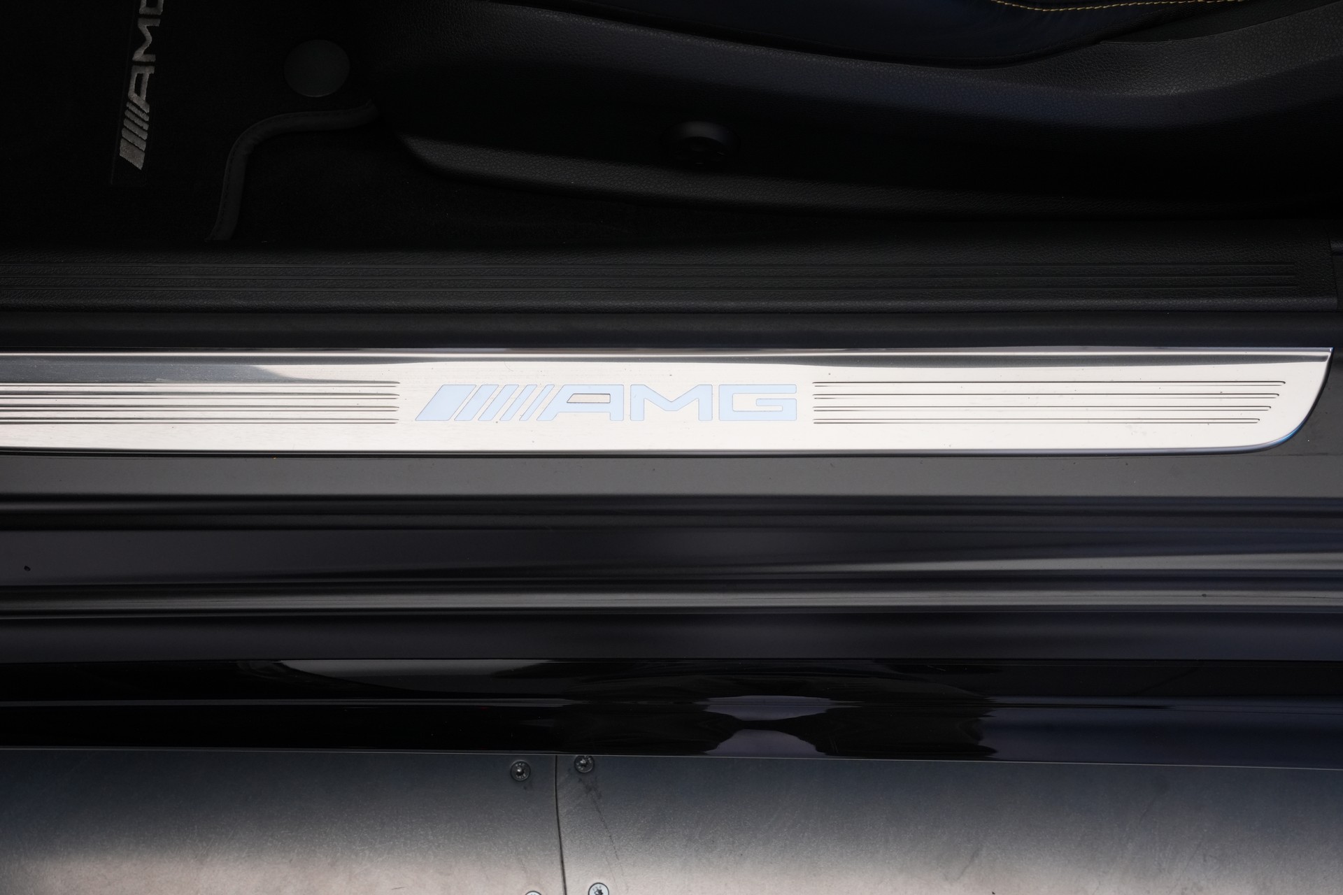MERCEDES-BENZ C 63 S AMG Premium 9G-tronic *CH-Fahrzeug* *Designo Mattlackierung* *Carbon* *Burmester*-image-20