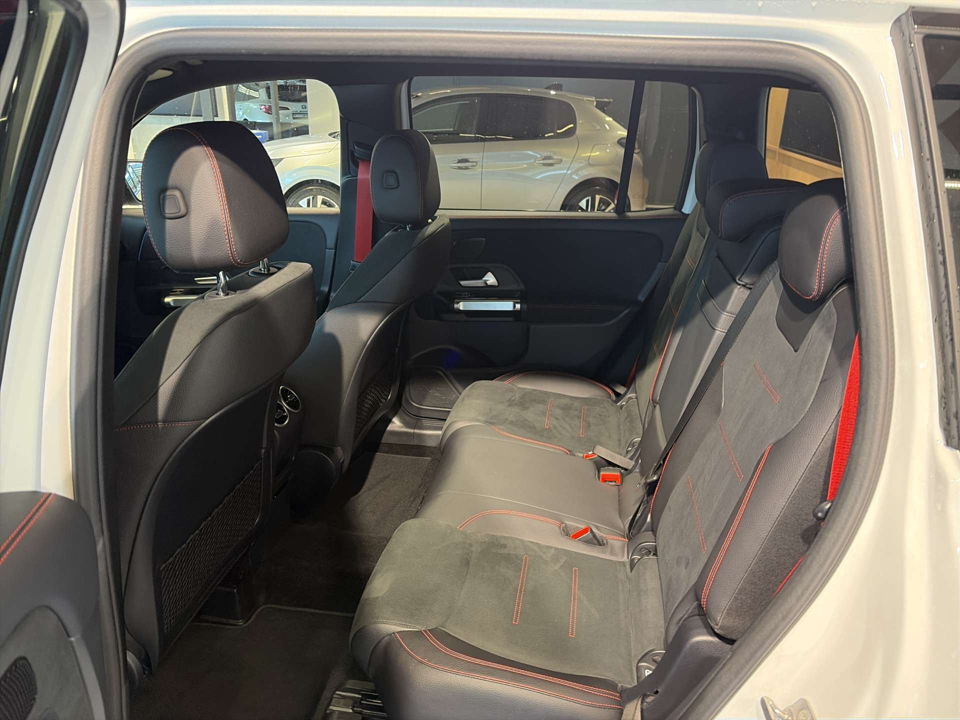 MERCEDES-BENZ GLB 35 AMG 7-Plätzer 306PS 4Matic G-Tronic Automat-image-6