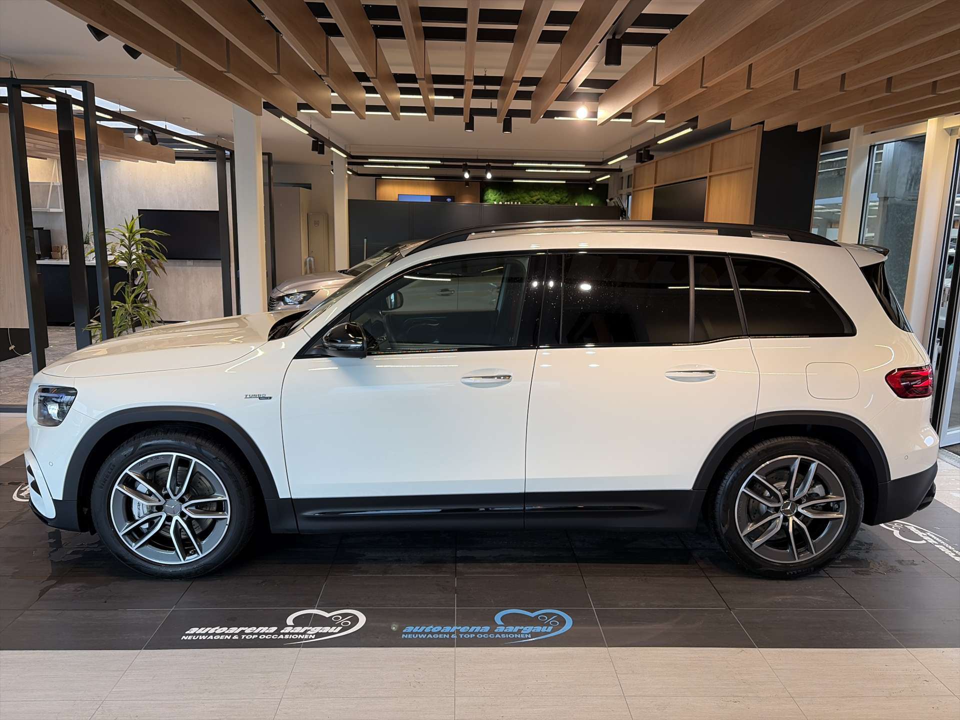 MERCEDES-BENZ GLB 35 AMG 7-Plätzer 306PS 4Matic G-Tronic Automat-image-11