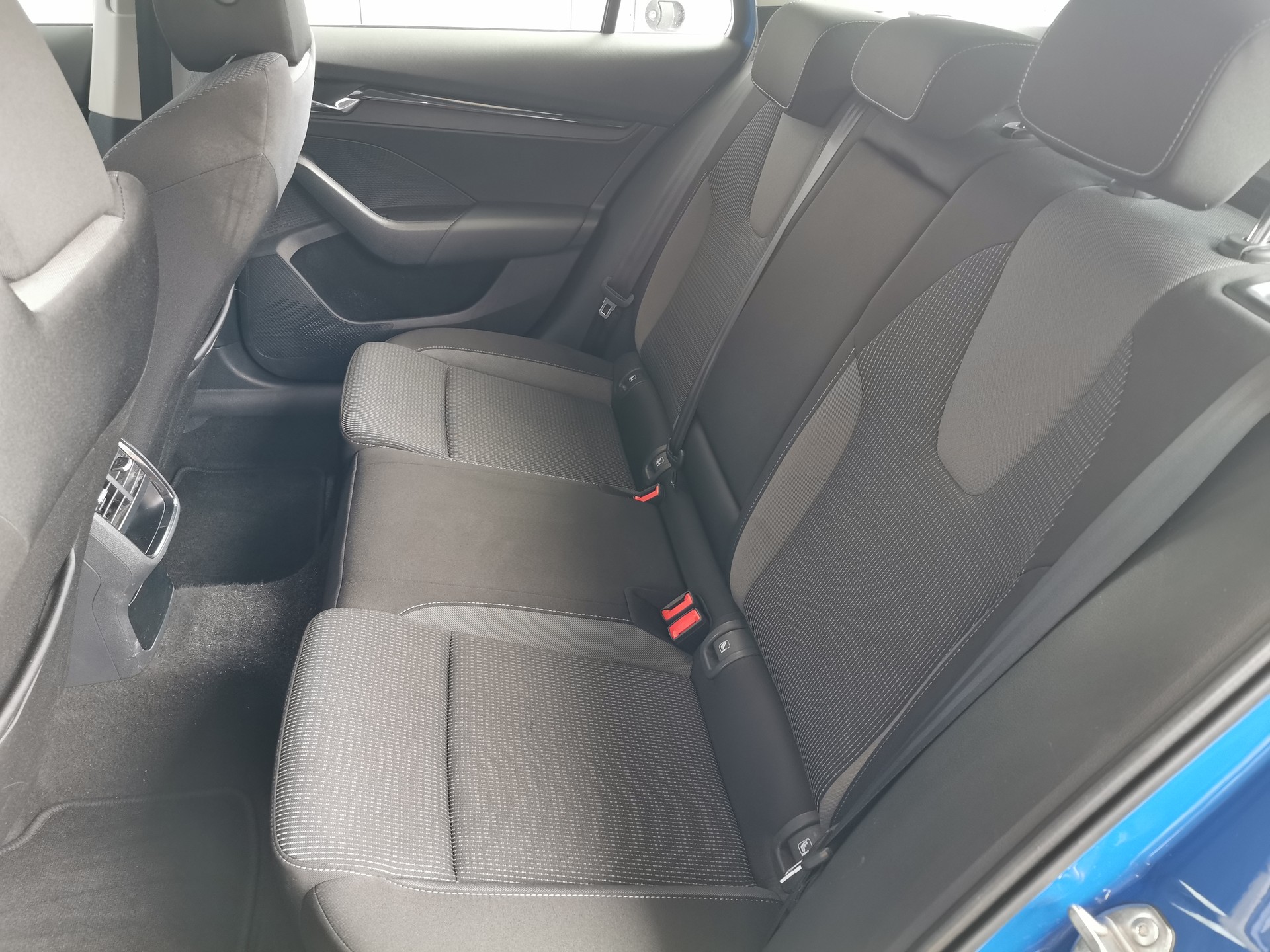 SKODA Octavia Combi 2.0 TDI DSG Ambition 4x4-image-10