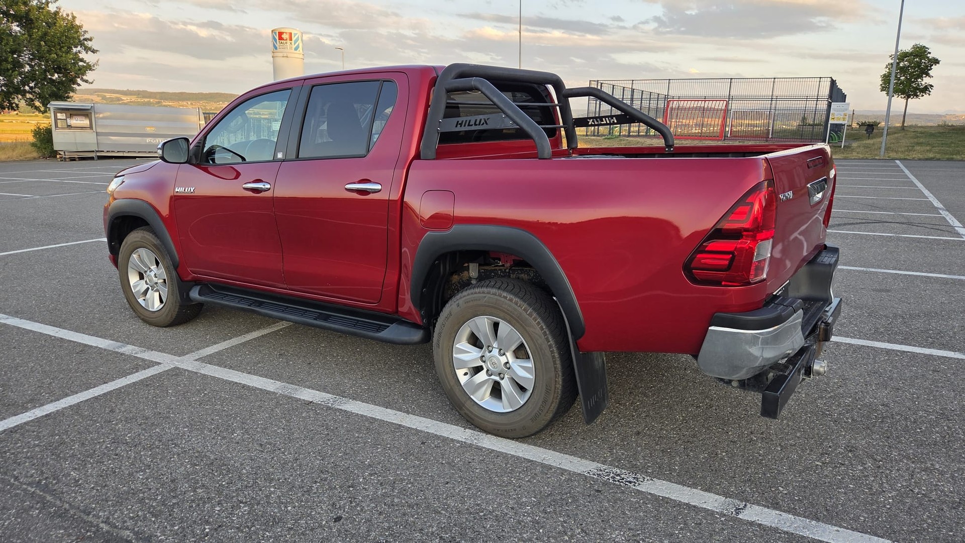 TOYOTA HILUX 2.4 D-4D 50 YEARS EDITION DOUBLE CAB 4x4 AUTOMATIQUE-image-2