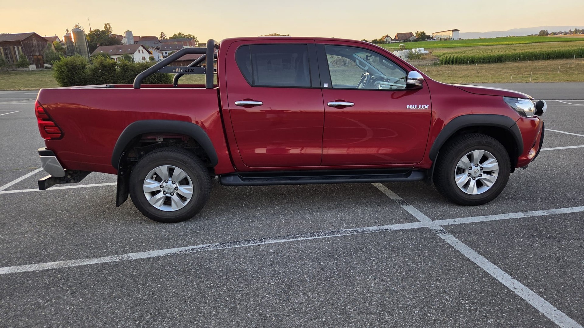 TOYOTA HILUX 2.4 D-4D 50 YEARS EDITION DOUBLE CAB 4x4 AUTOMATIQUE-image-3