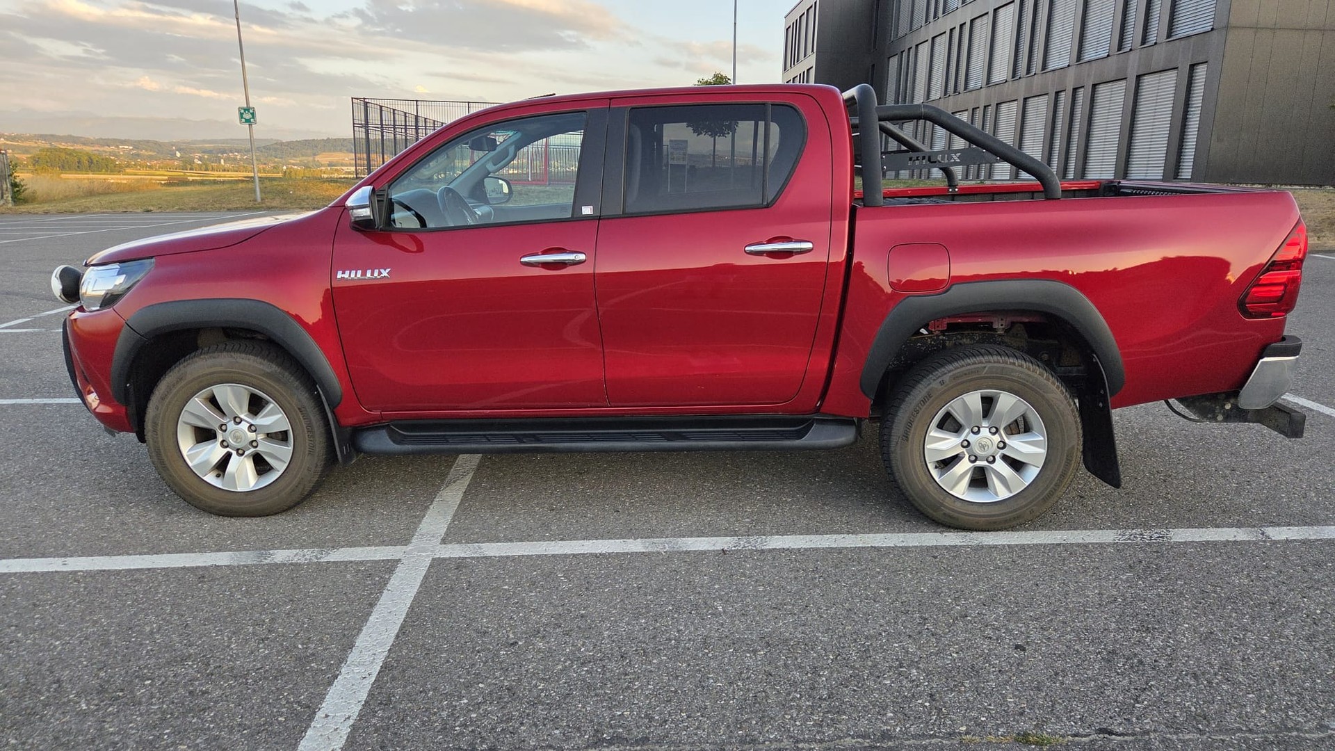 TOYOTA HILUX 2.4 D-4D 50 YEARS EDITION DOUBLE CAB 4x4 AUTOMATIQUE-image-1