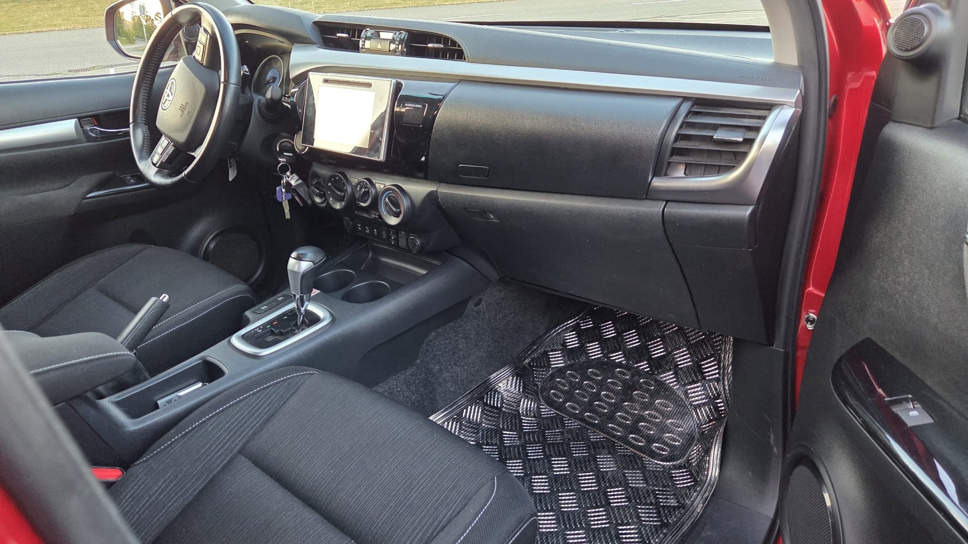 TOYOTA HILUX 2.4 D-4D 50 YEARS EDITION DOUBLE CAB 4x4 AUTOMATIQUE-image-7