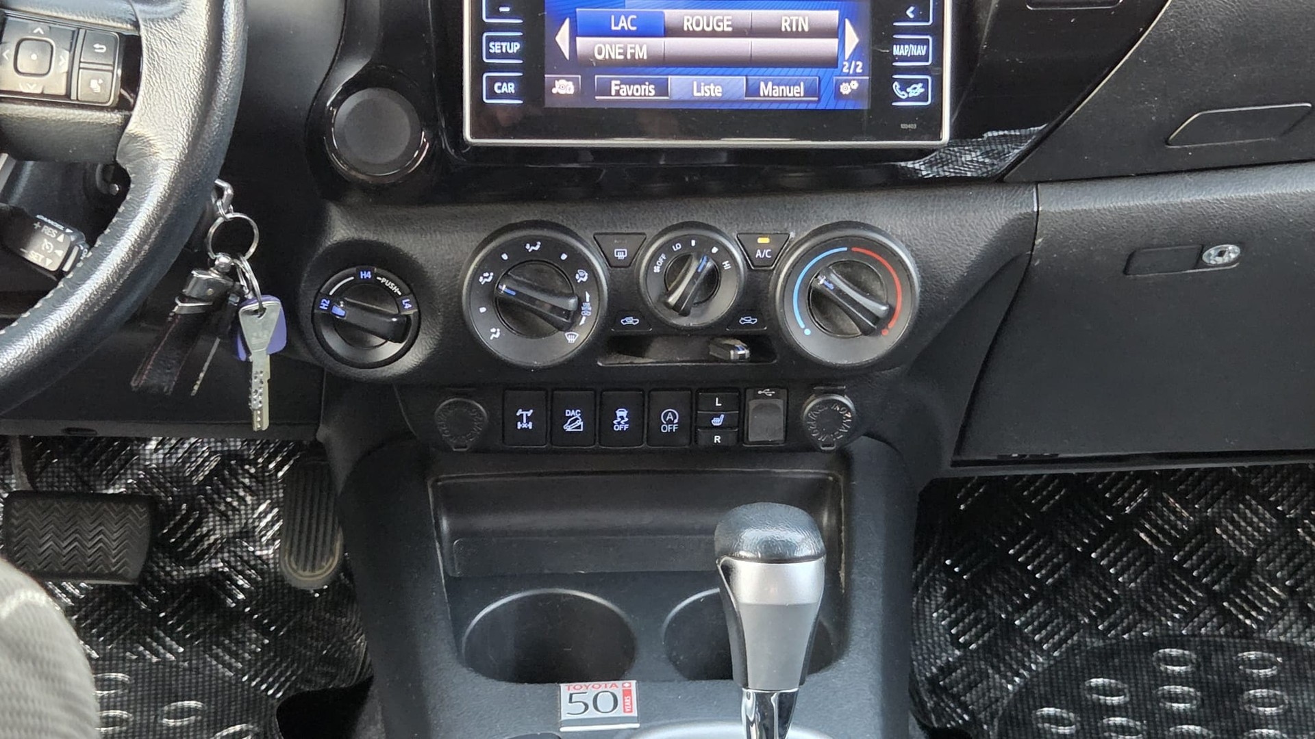TOYOTA HILUX 2.4 D-4D 50 YEARS EDITION DOUBLE CAB 4x4 AUTOMATIQUE-image-12
