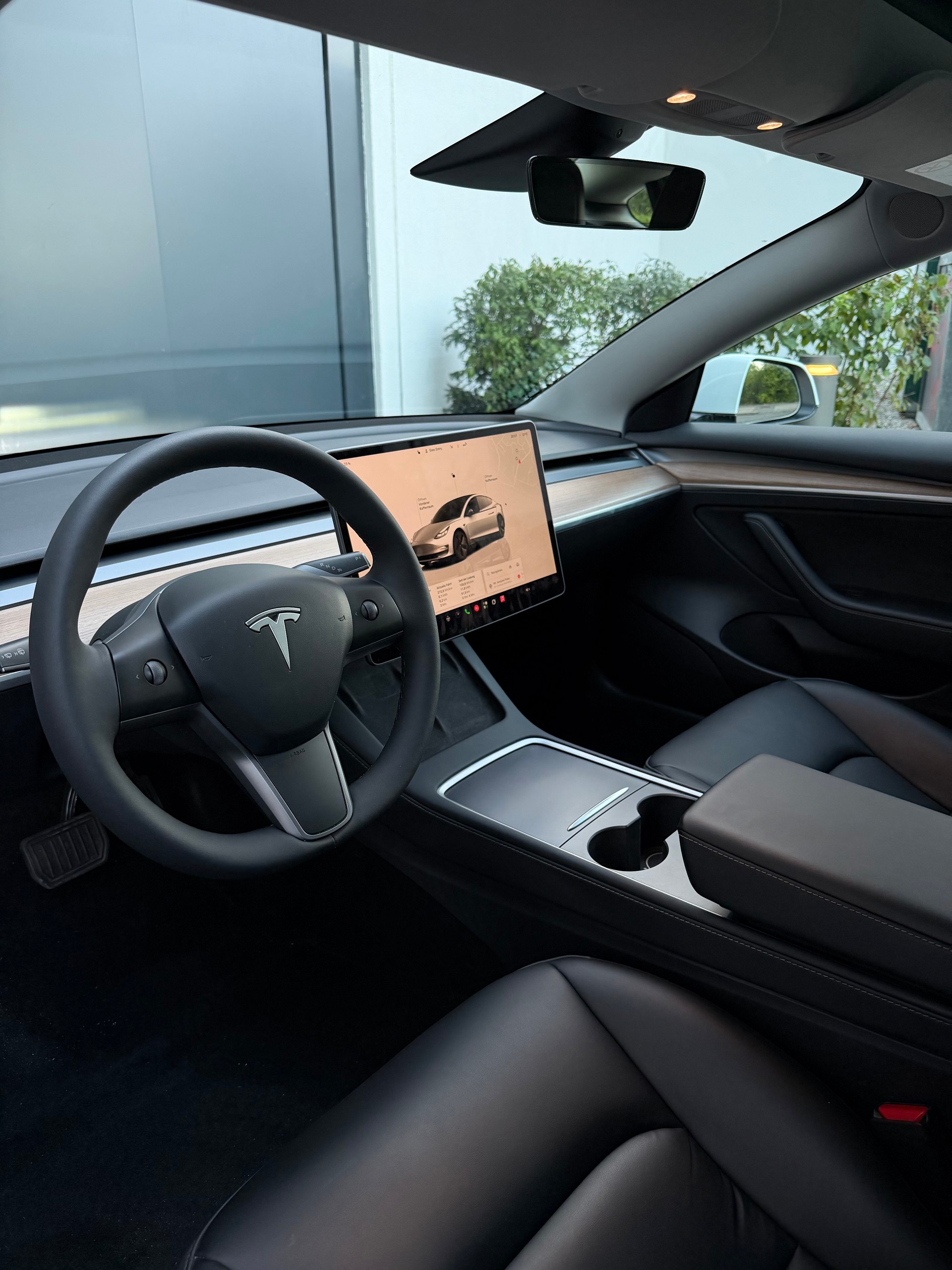 TESLA MODEL 3-image-5