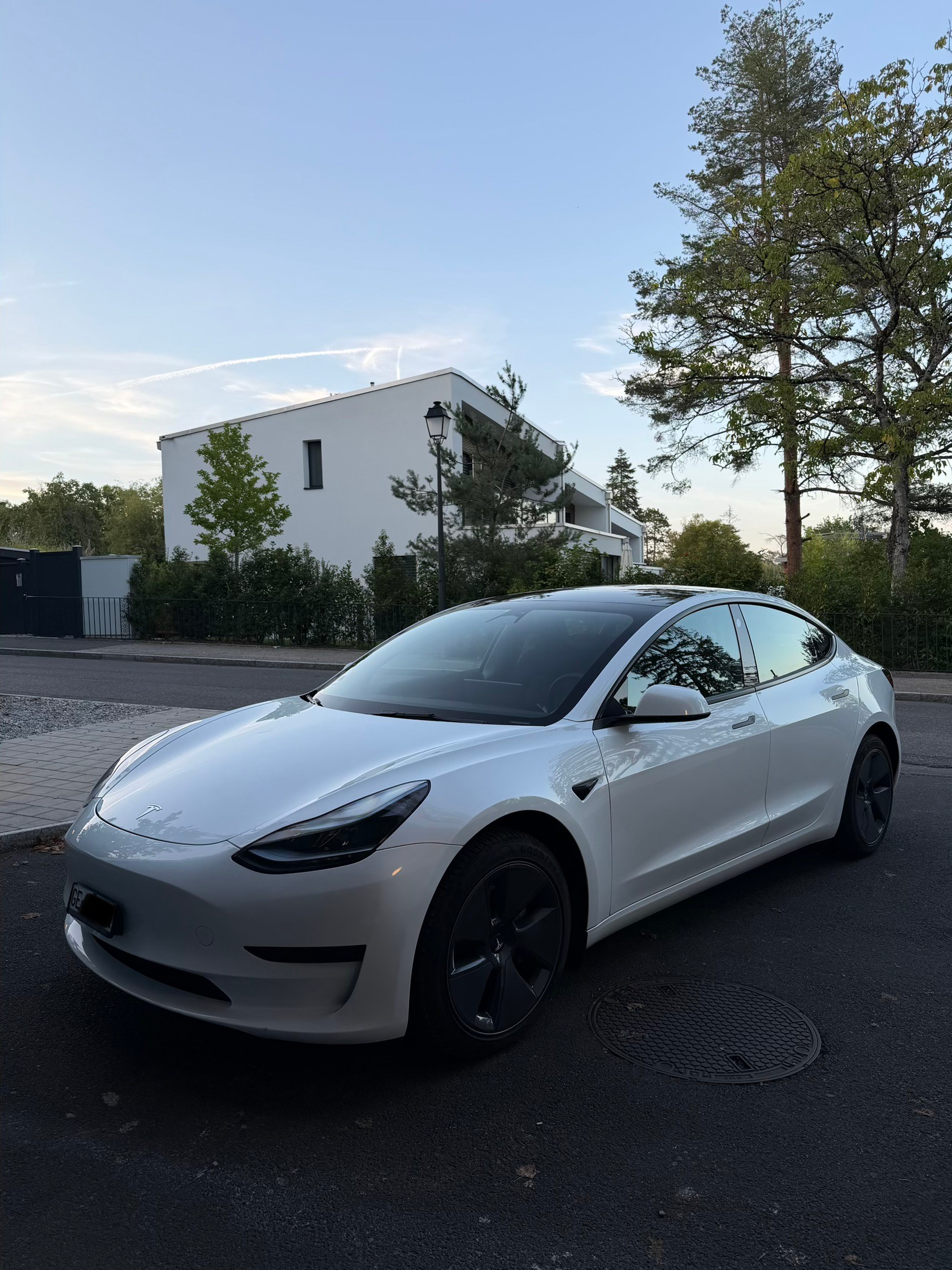 TESLA MODEL 3-image-0