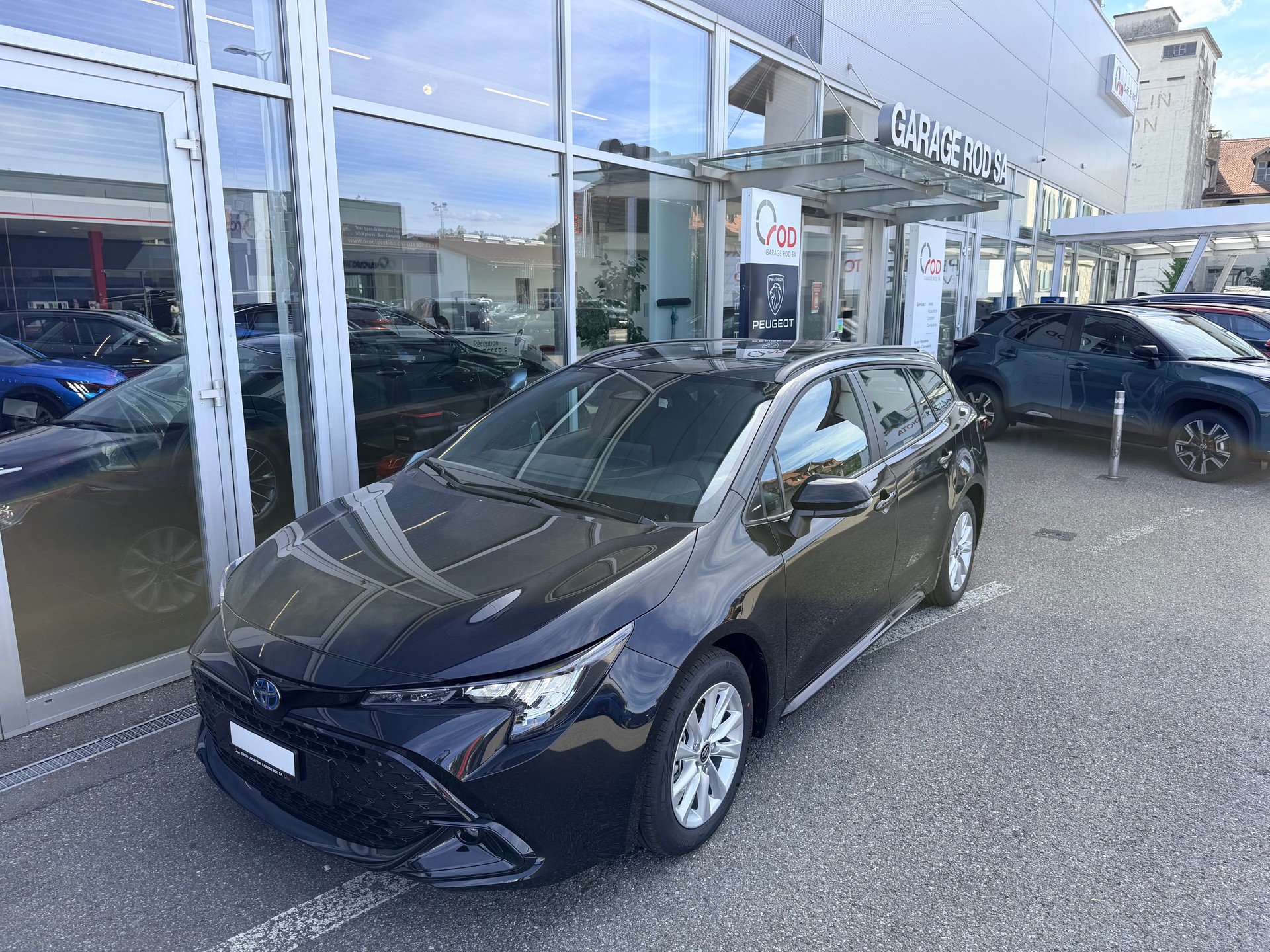 TOYOTA Corolla 1.8 HSD Comfort e- CVT-image-20