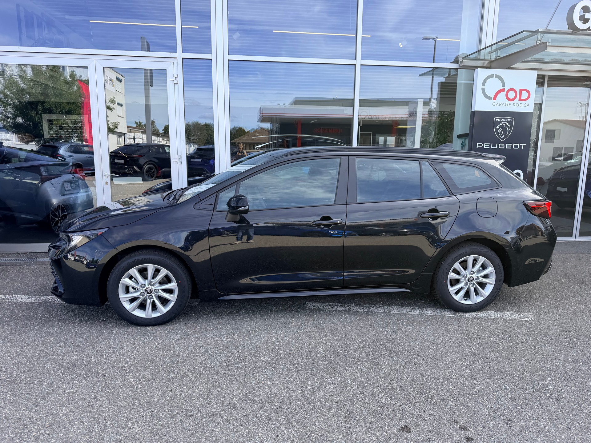 TOYOTA Corolla 1.8 HSD Comfort e- CVT-showroom-element-3