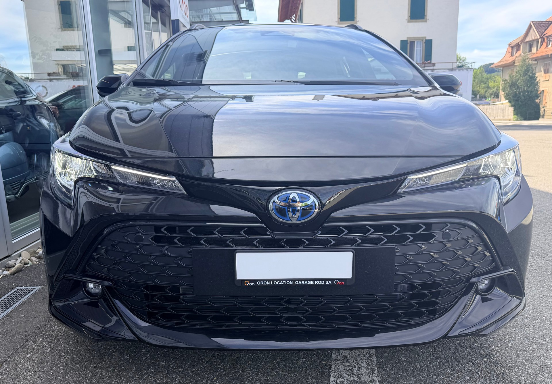TOYOTA Corolla 1.8 HSD Comfort e- CVT-showroom-element-1