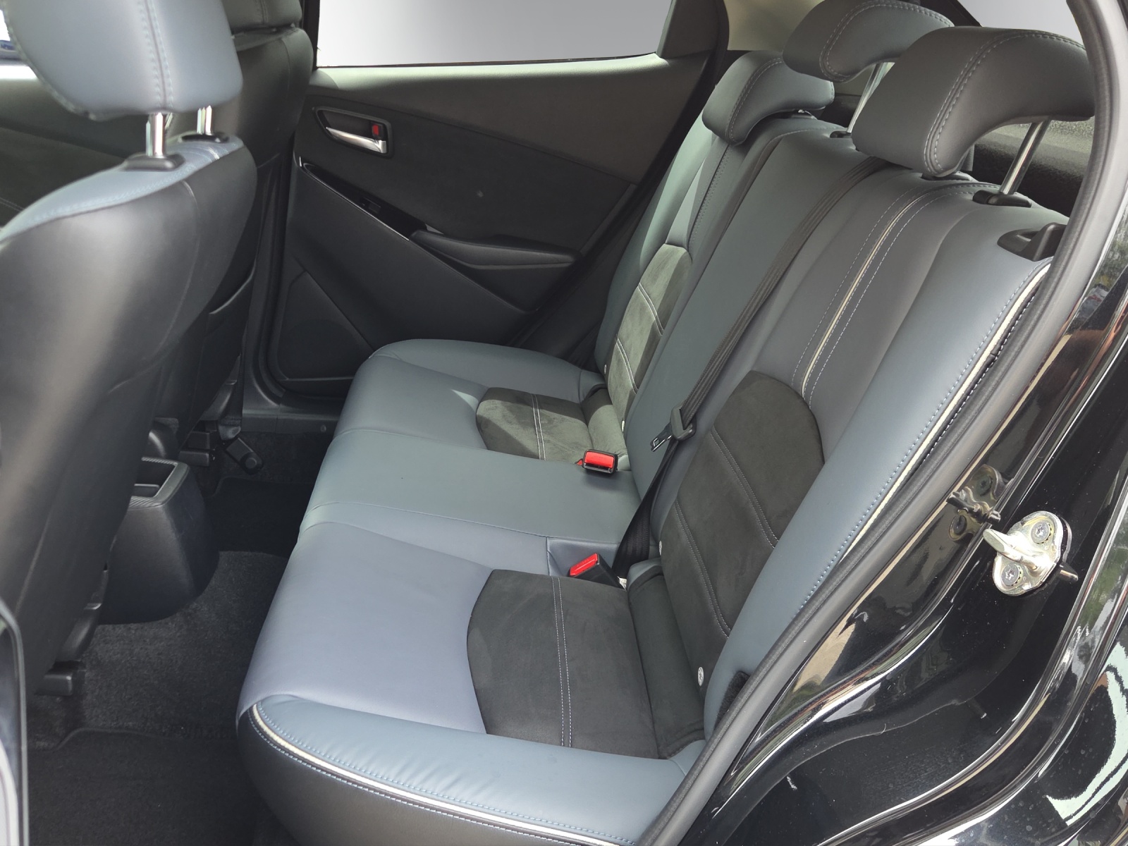 MAZDA 2 SKYACTIV-G 90 Mild Hybrid Revolution-image-9