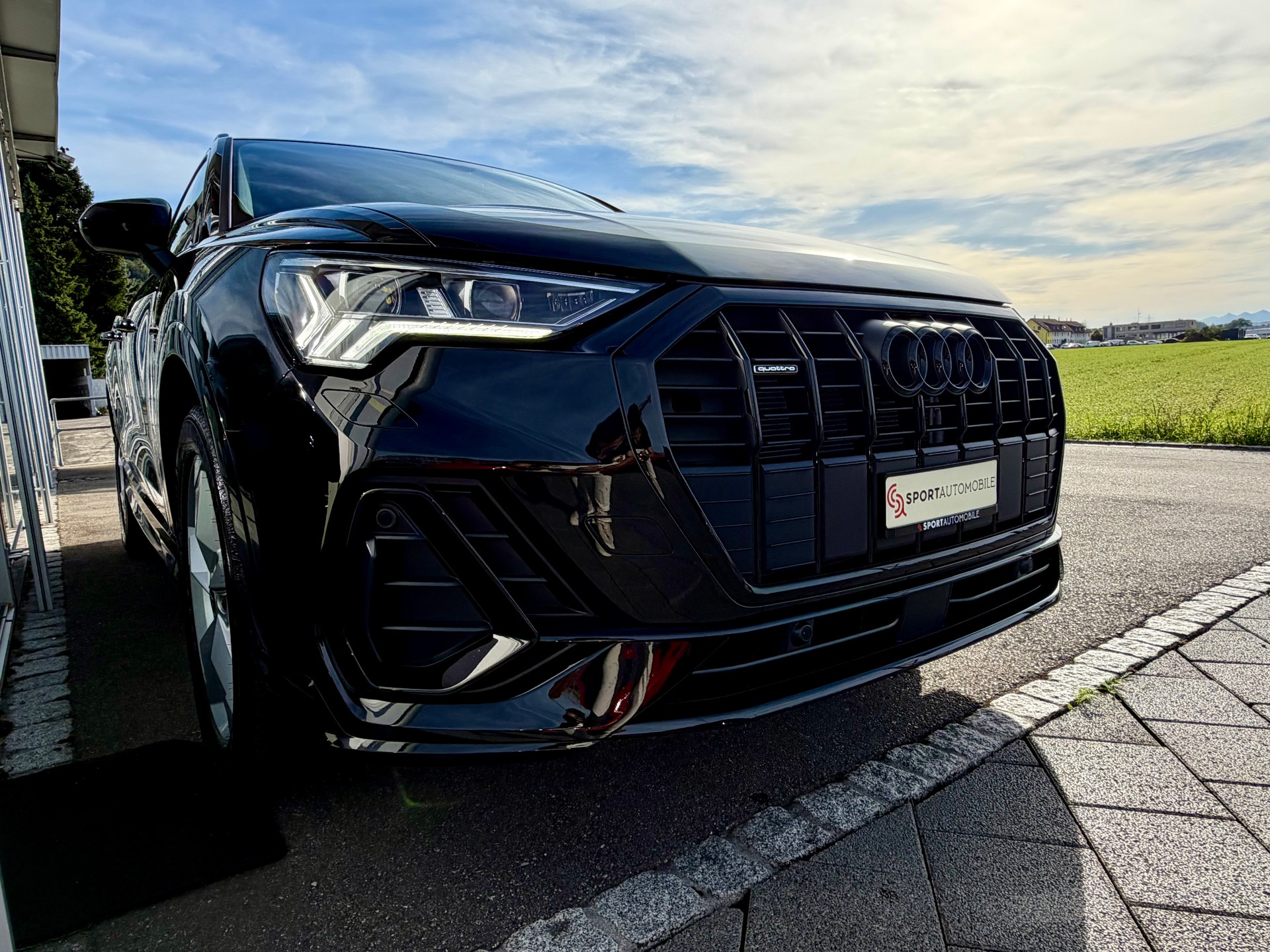 AUDI Q3 Sportback 40 TDI S line quattro S-tronic-image-7