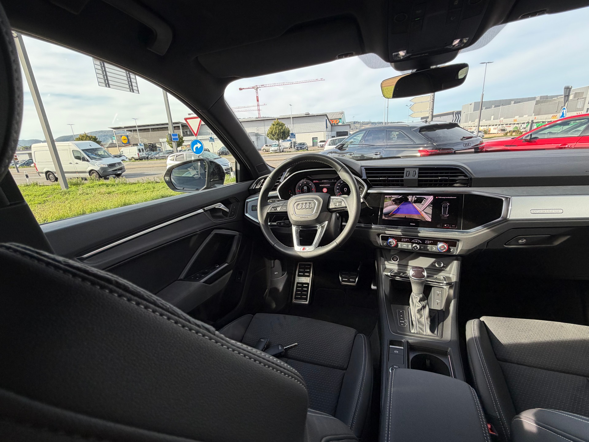 AUDI Q3 Sportback 40 TDI S line quattro S-tronic-image-16