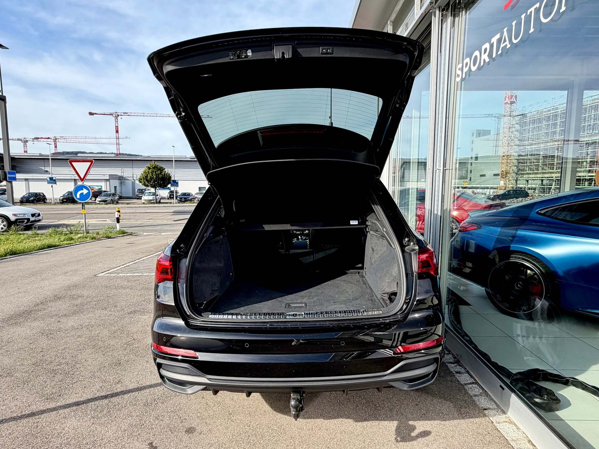 AUDI Q3 Sportback 40 TDI S line quattro S-tronic-image-13